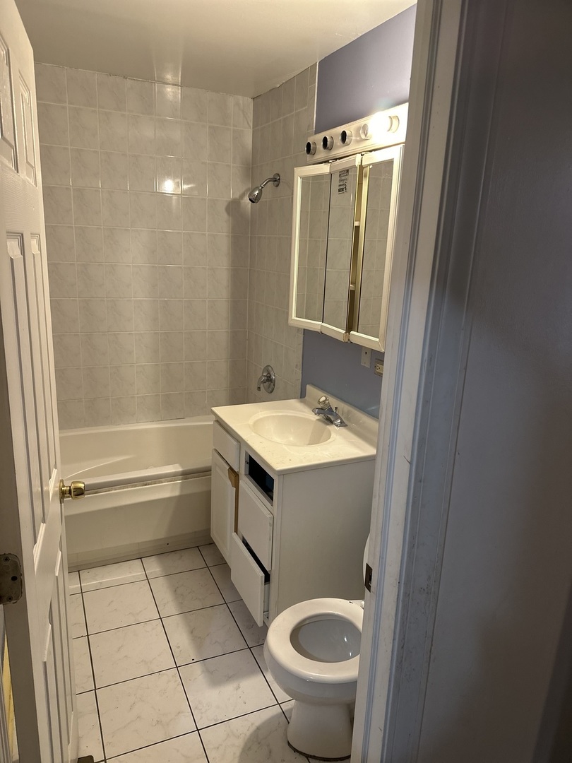 112 E 50th Street Unit: 1W