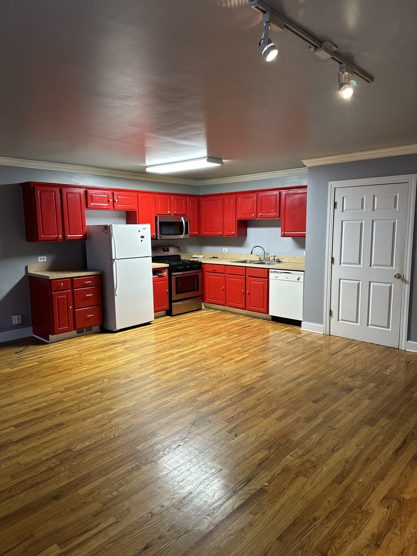 112 E 50th Street Unit: 1W
