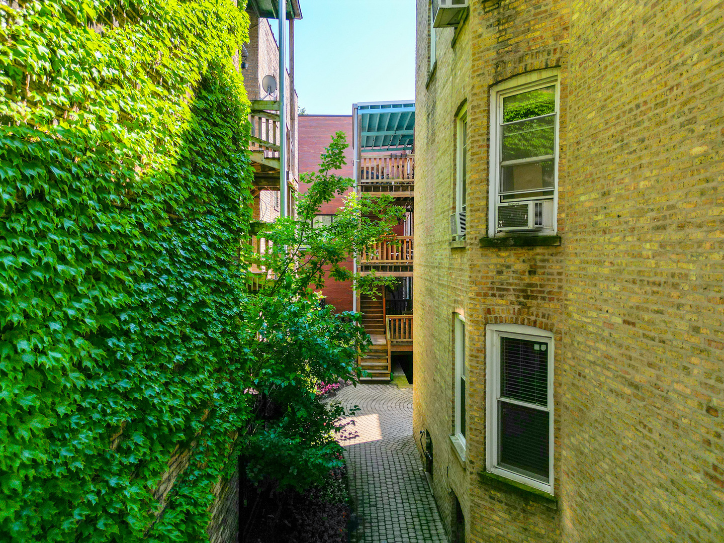 2253 N BURLING Street Unit: 3