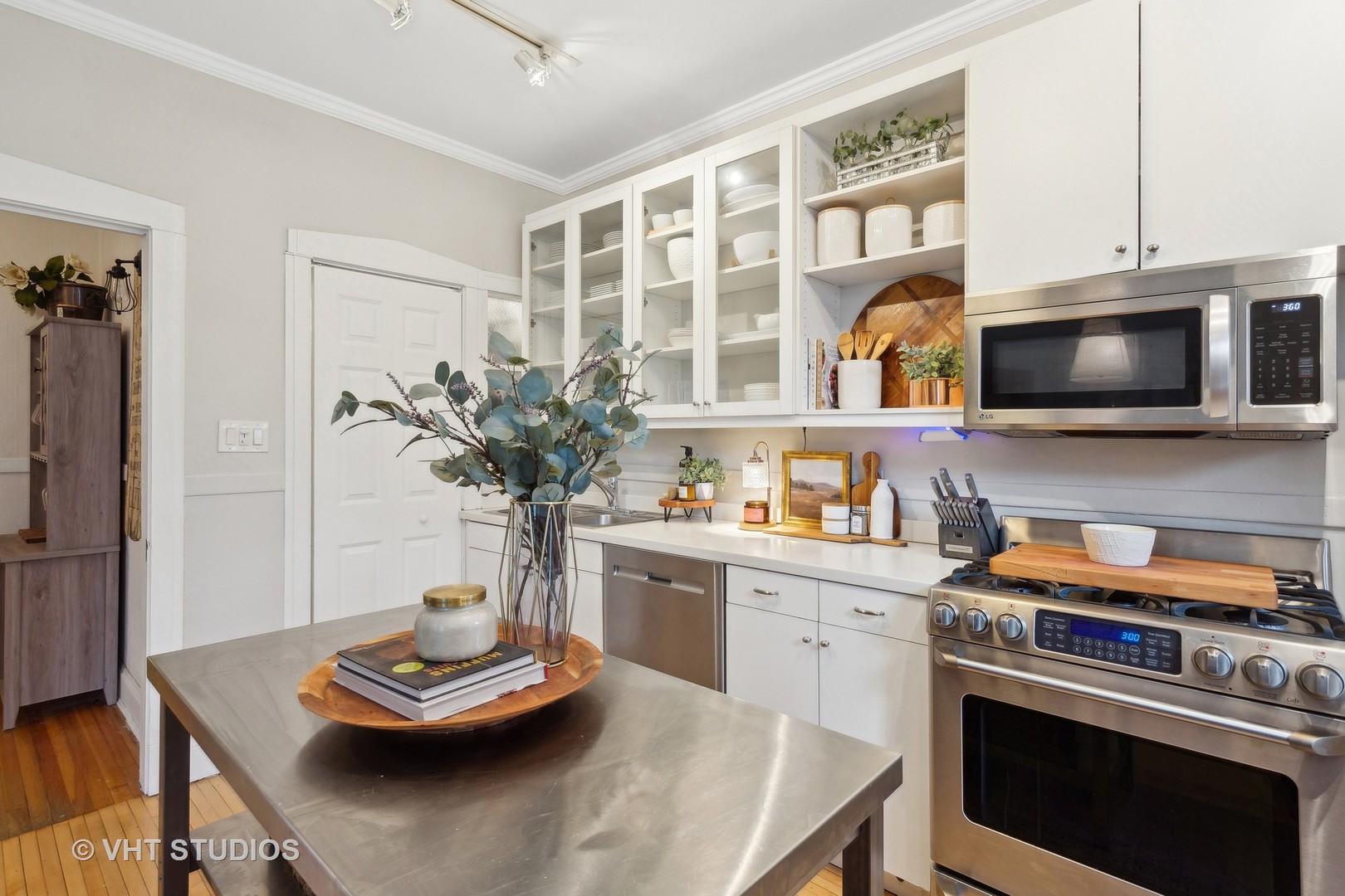 1964 N Howe Street Unit: 2