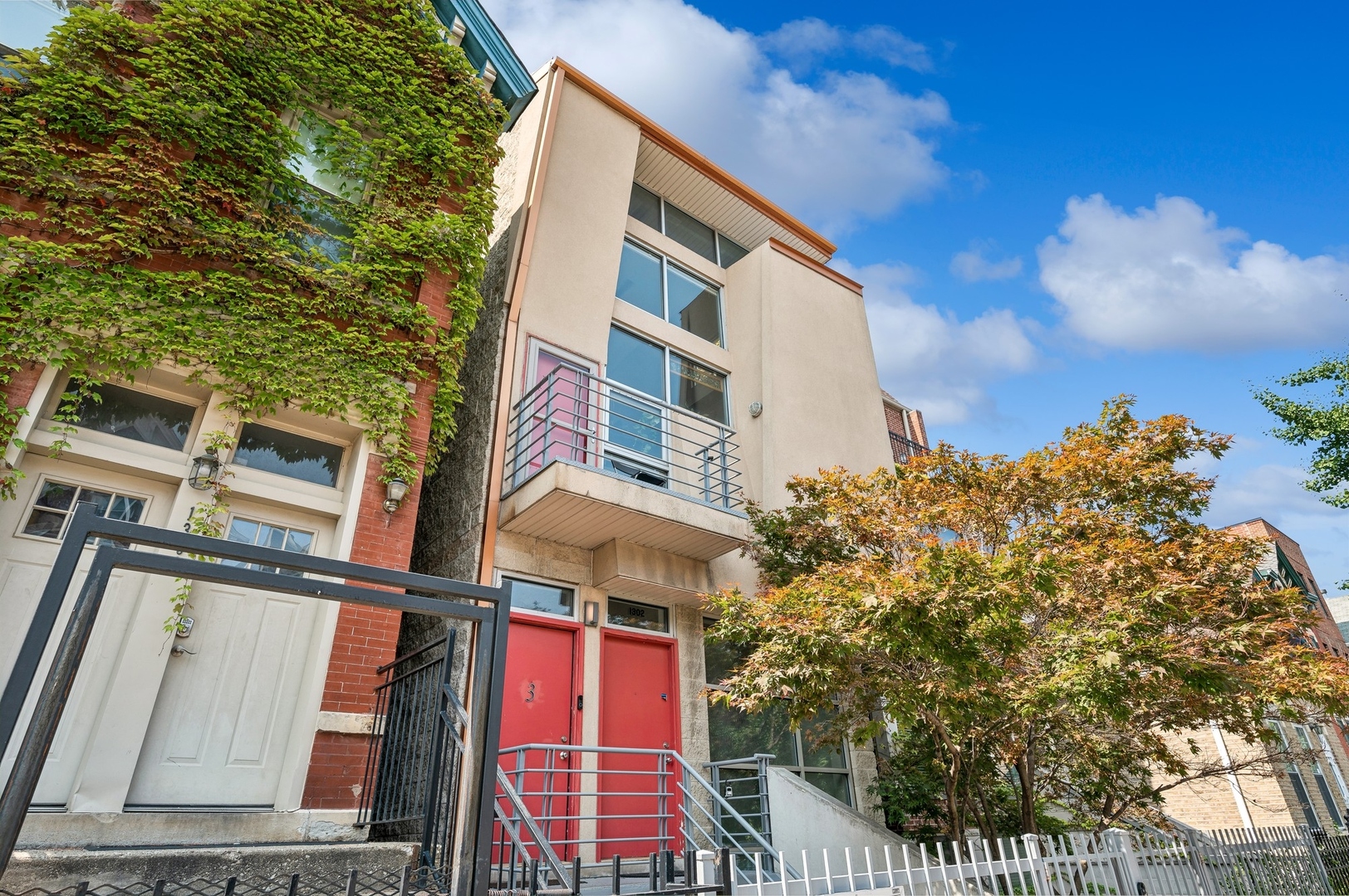 1302 N GREENVIEW Avenue Unit: 3