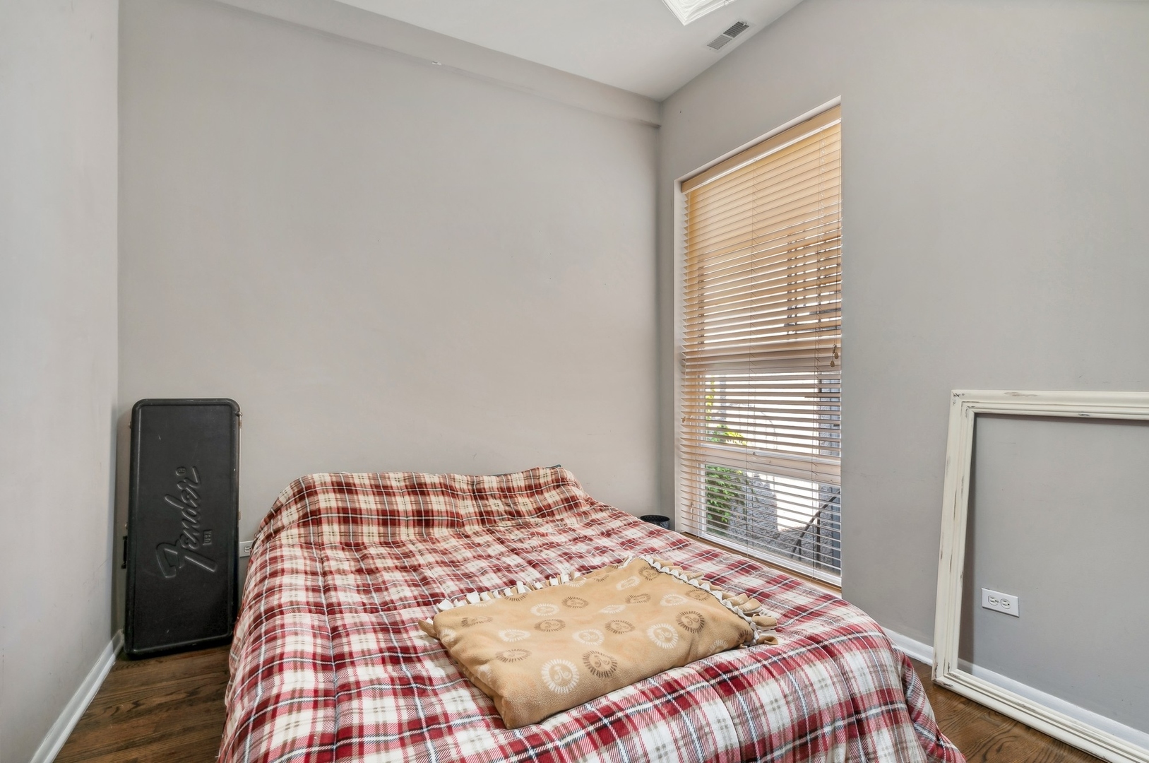 1302 N GREENVIEW Avenue Unit: 3