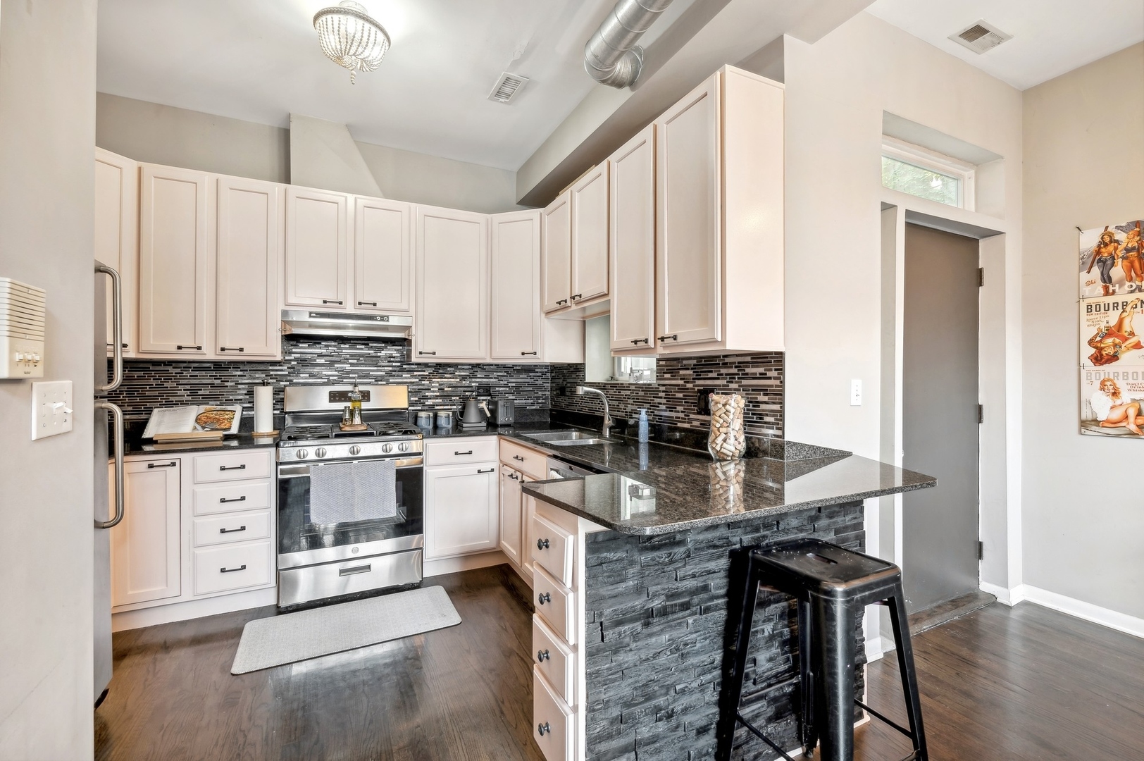 1302 N GREENVIEW Avenue Unit: 3