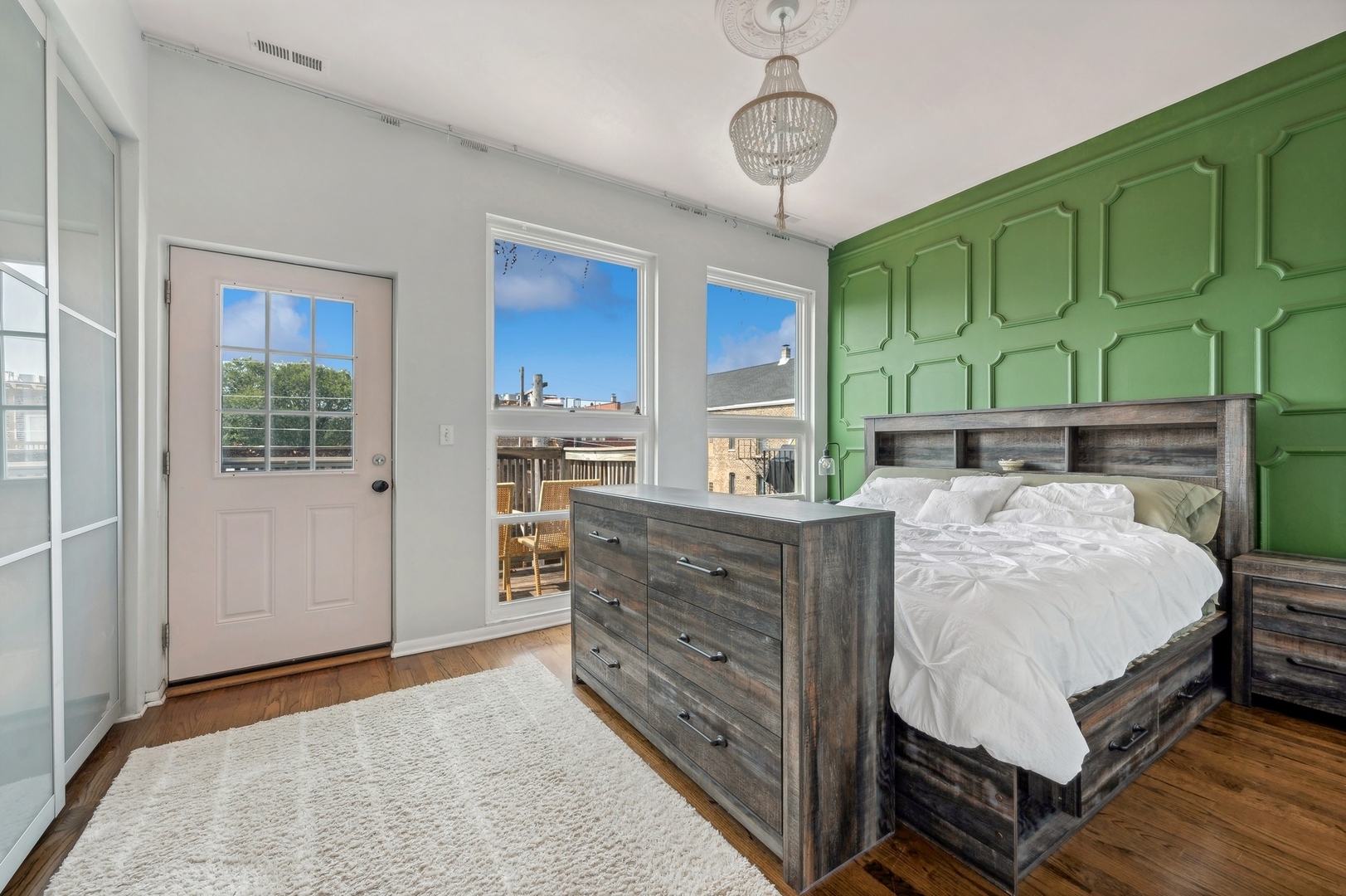1302 N GREENVIEW Avenue Unit: 3