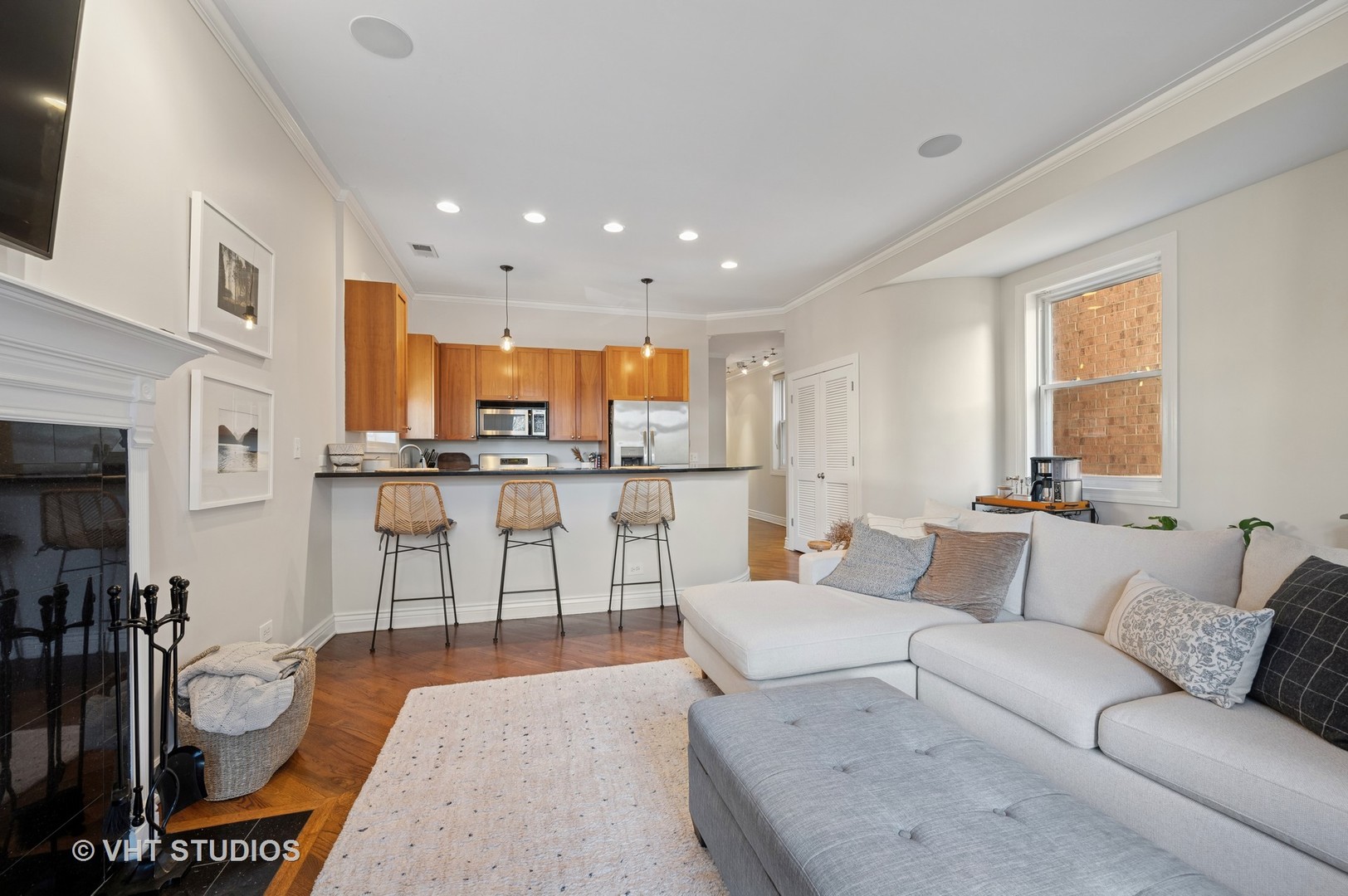 1919 N Kenmore Avenue Unit: 2