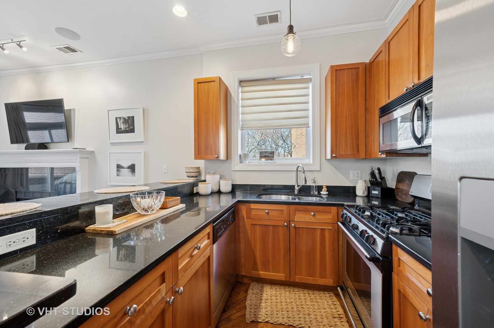 1919 N Kenmore Avenue Unit: 2