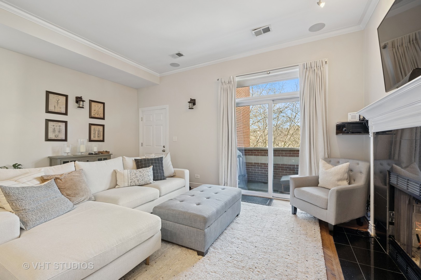 1919 N Kenmore Avenue Unit: 2