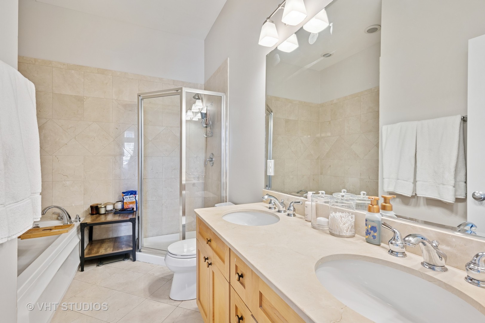 1919 N Kenmore Avenue Unit: 2