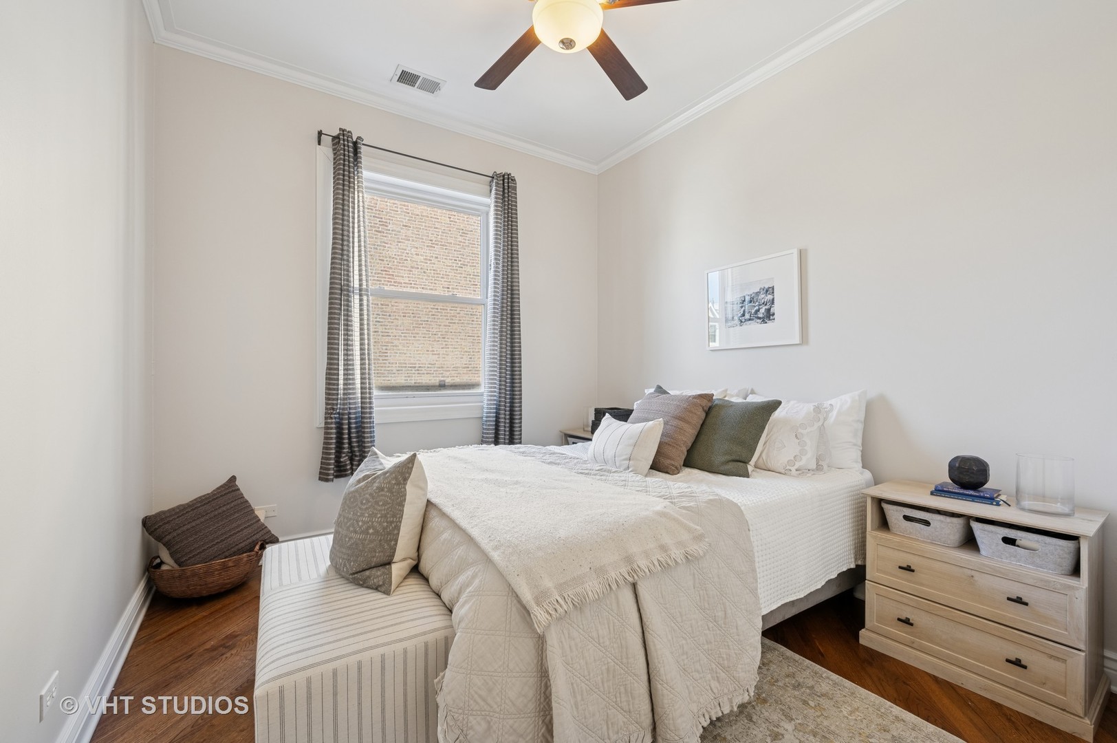 1919 N Kenmore Avenue Unit: 2