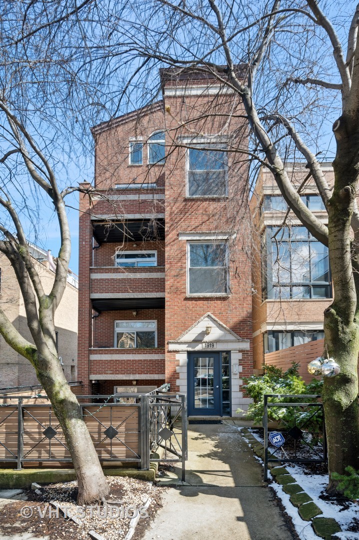 1919 N Kenmore Avenue Unit: 2