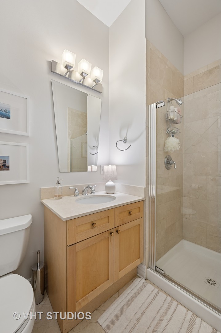 1919 N Kenmore Avenue Unit: 2