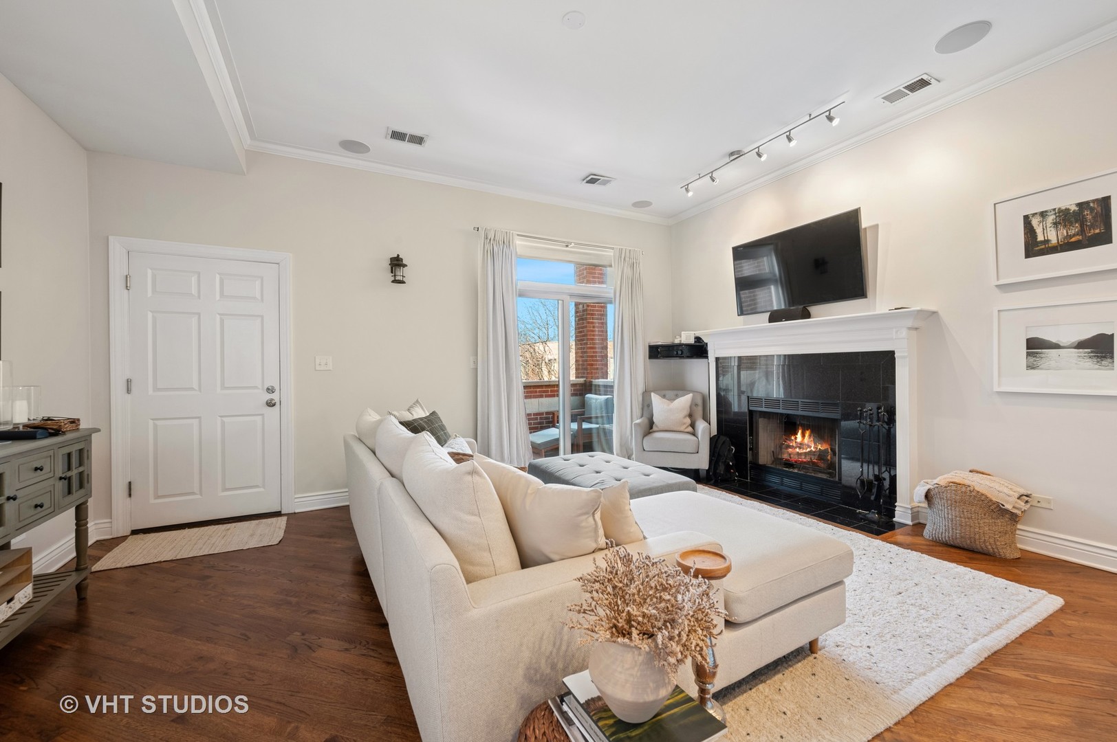 1919 N Kenmore Avenue Unit: 2