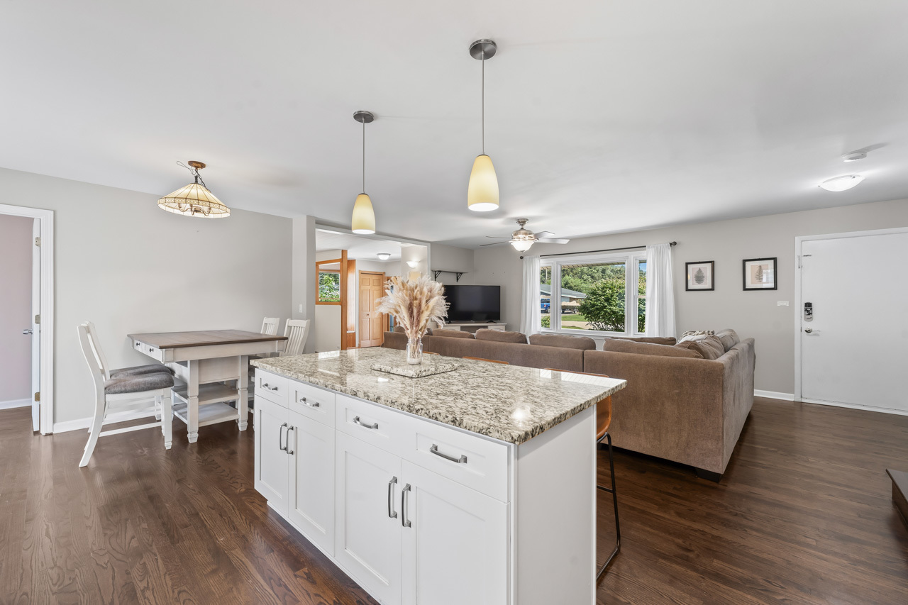 22W351 Birchwood Drive