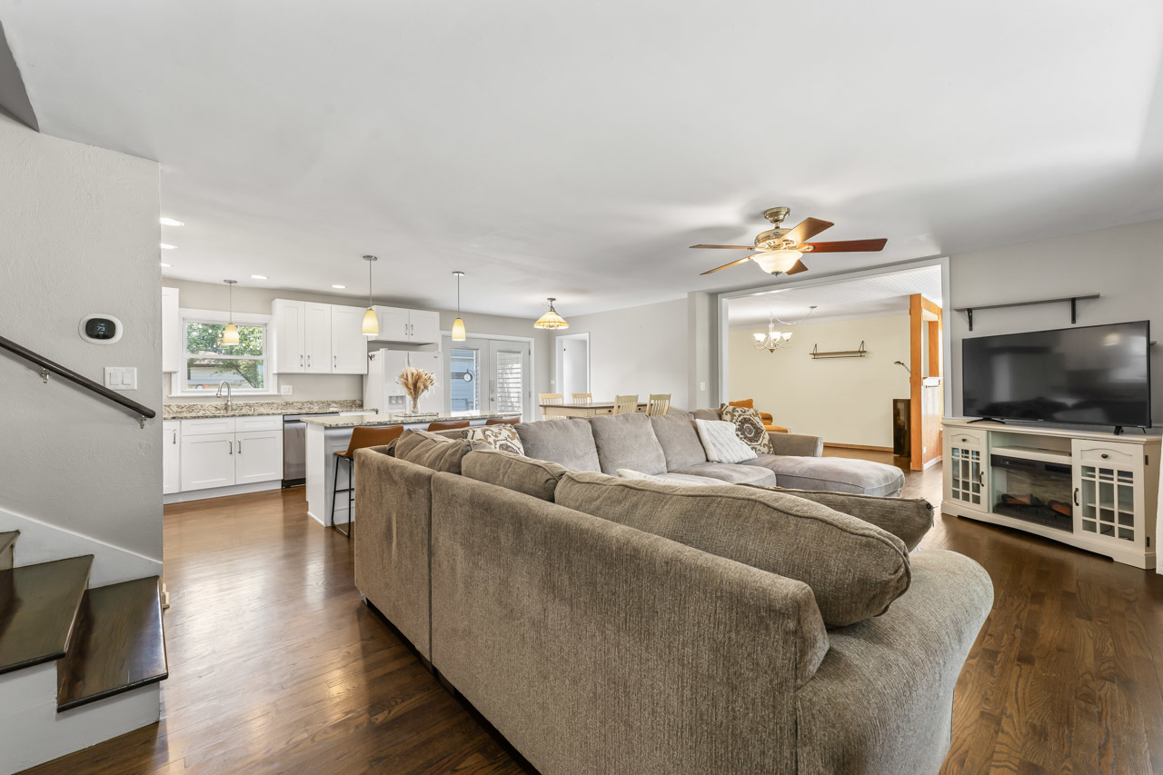 22W351 Birchwood Drive
