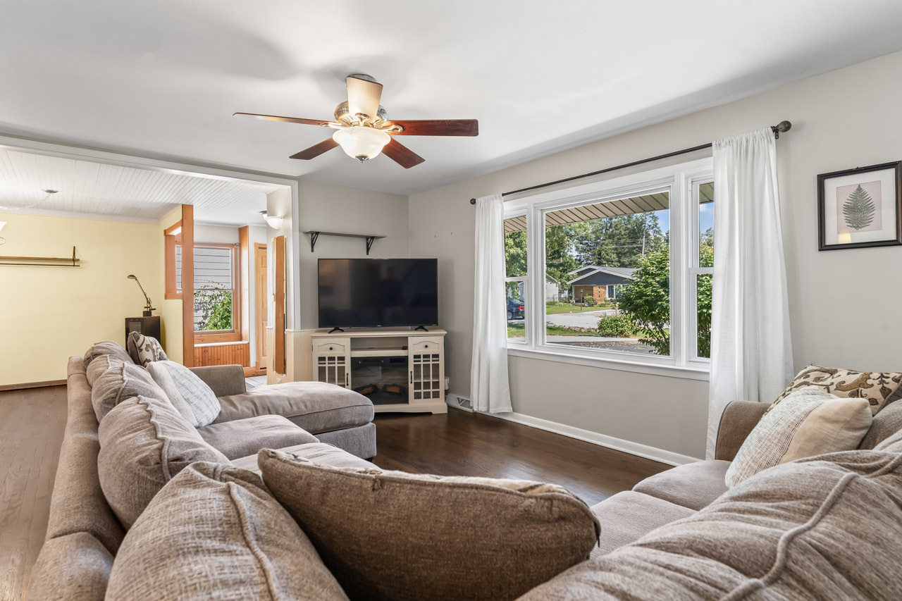 22W351 Birchwood Drive