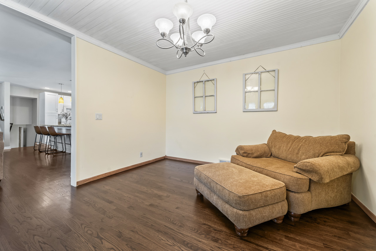 22W351 Birchwood Drive