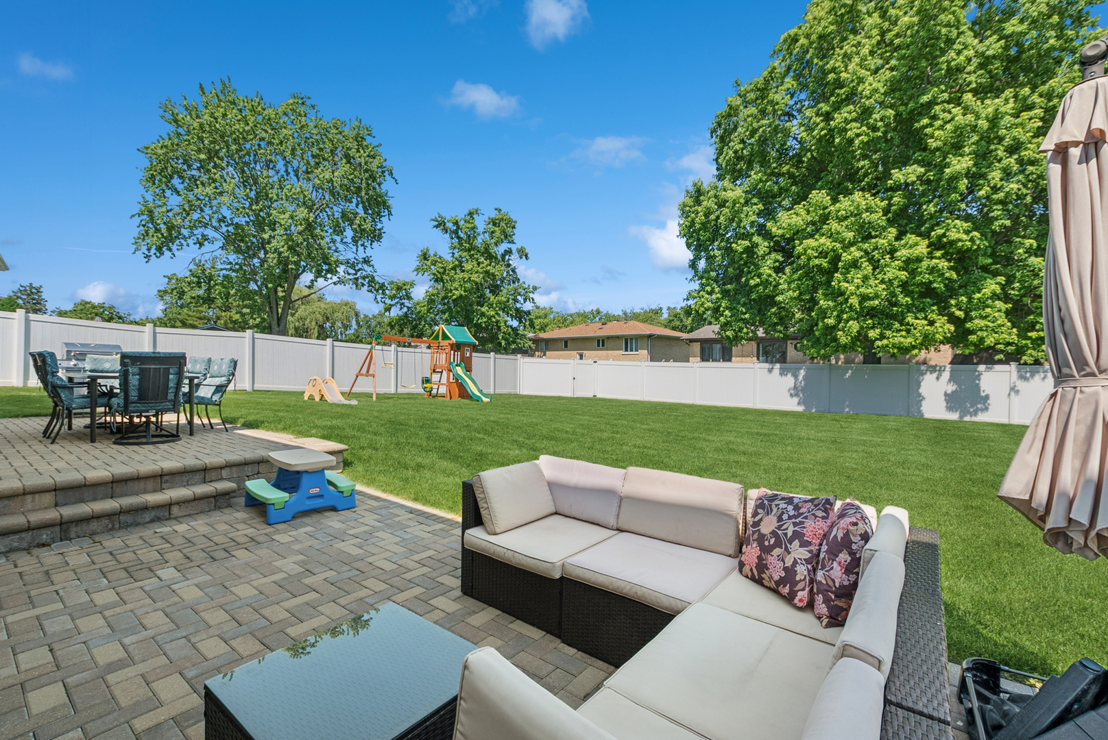 15321 Oak Road