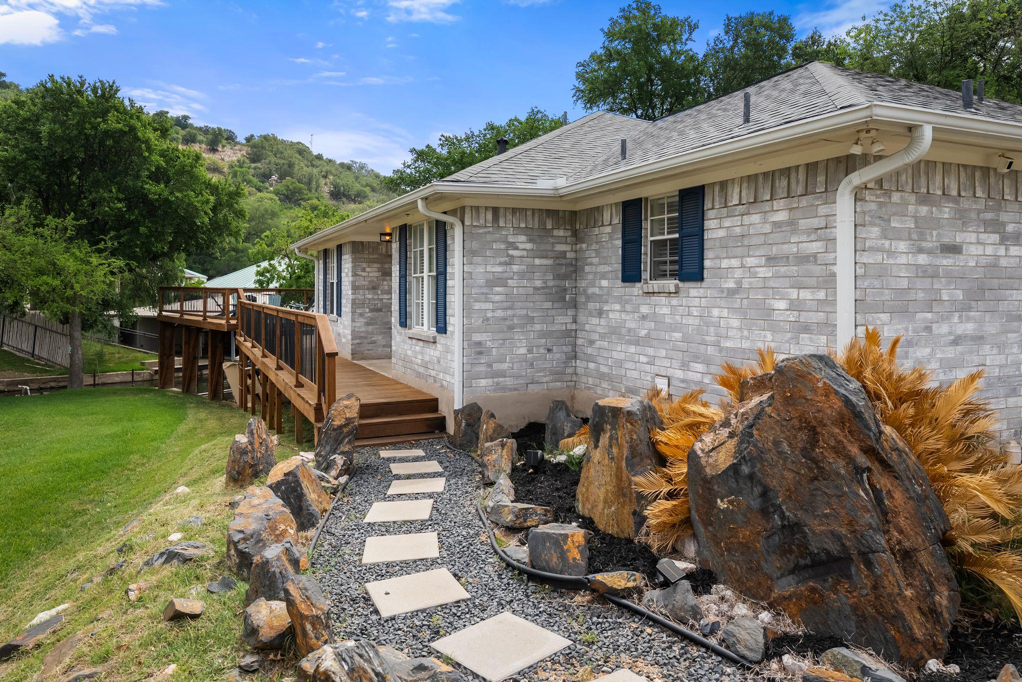 305 Mountain View