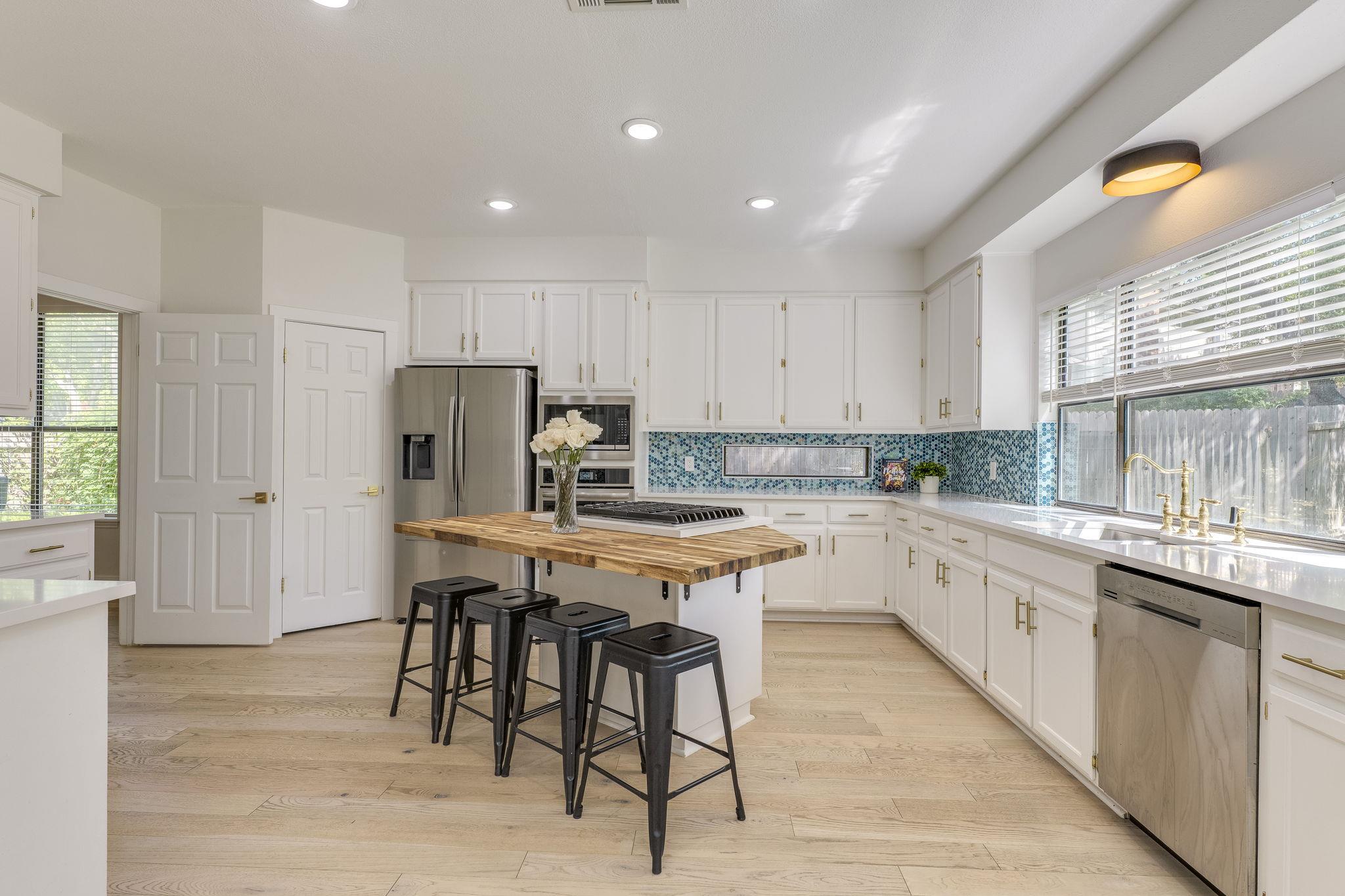 3914 Latimer DR