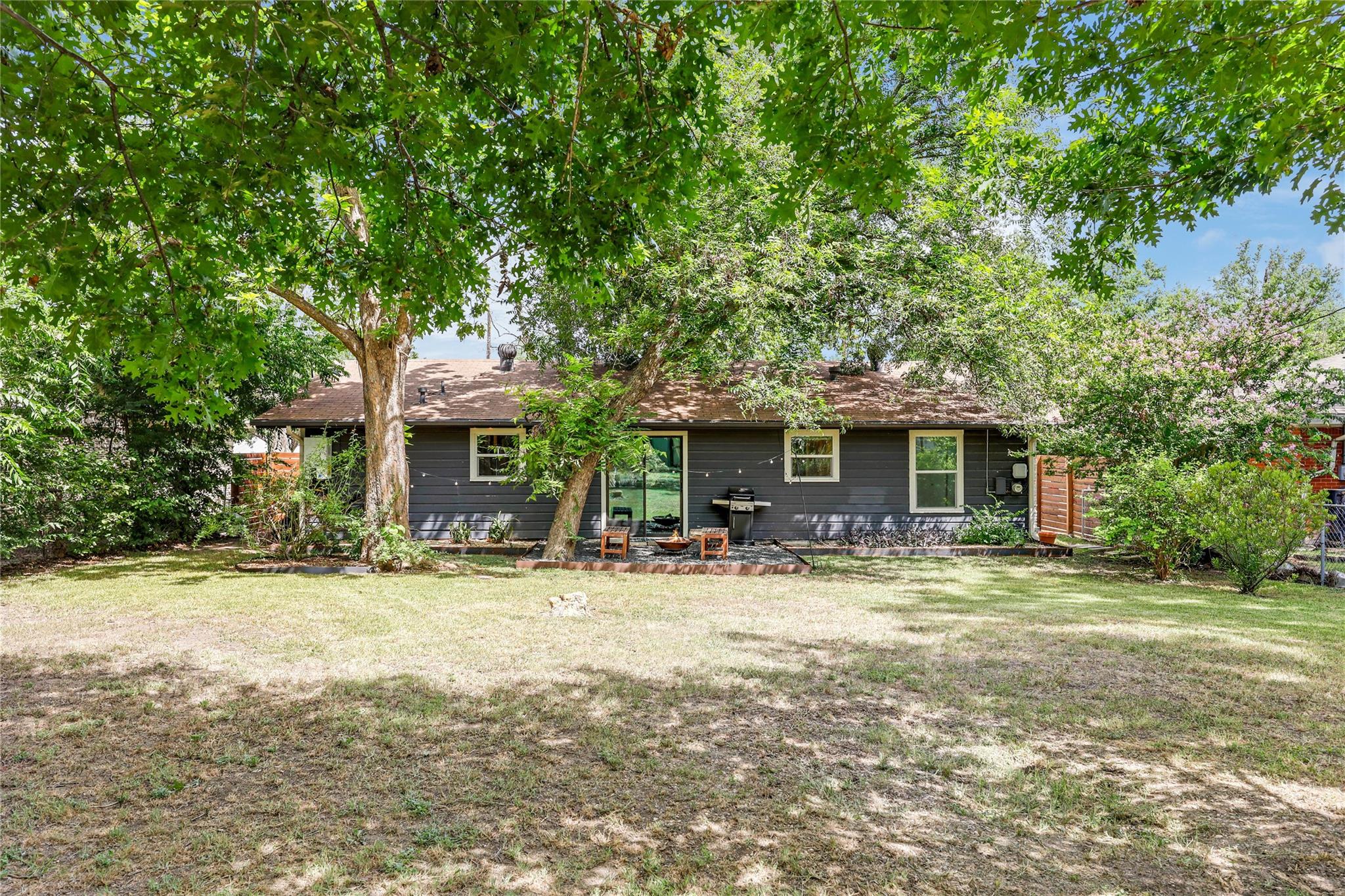 4906 Hilldale DR