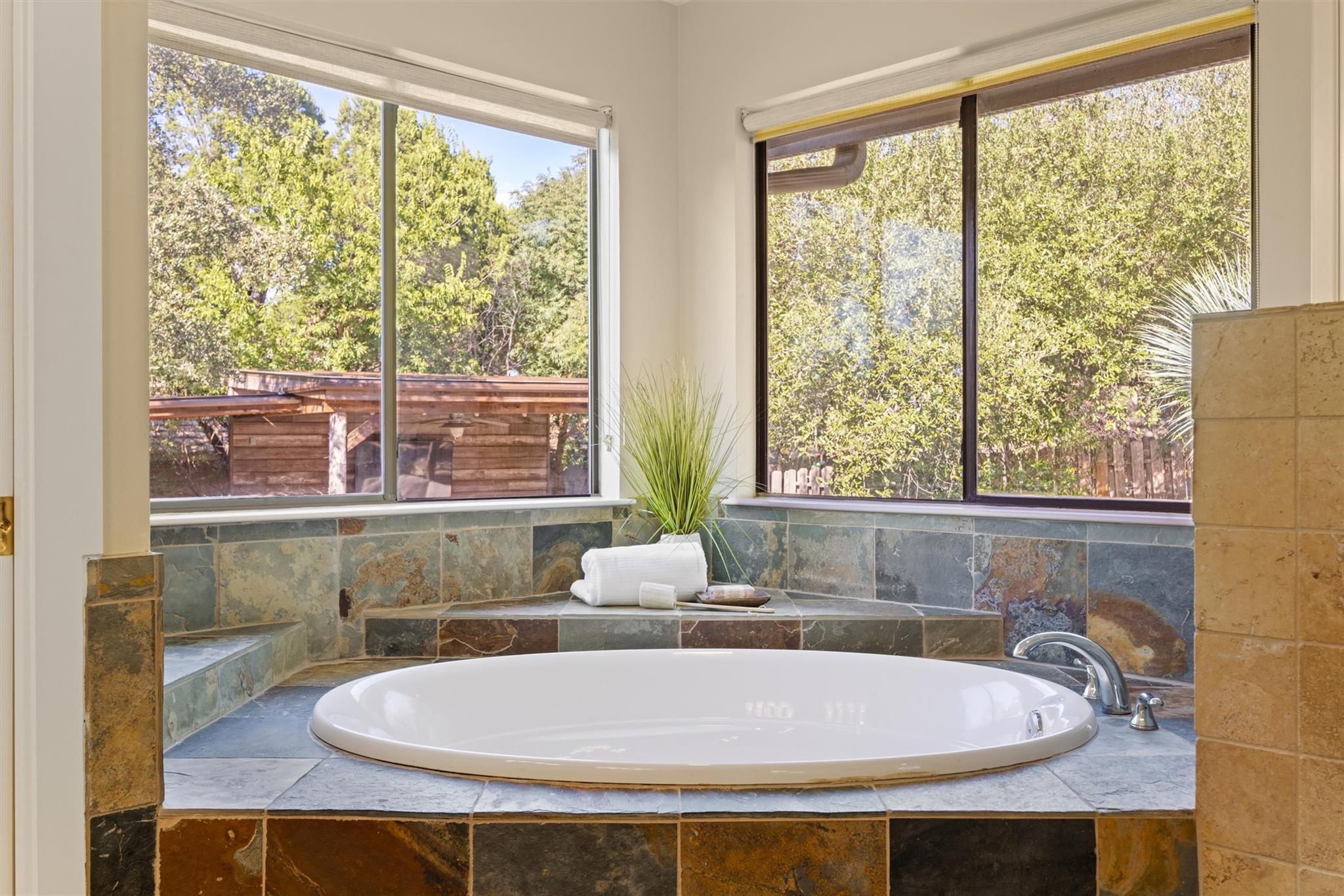 108 Schooner DR, Lakeway