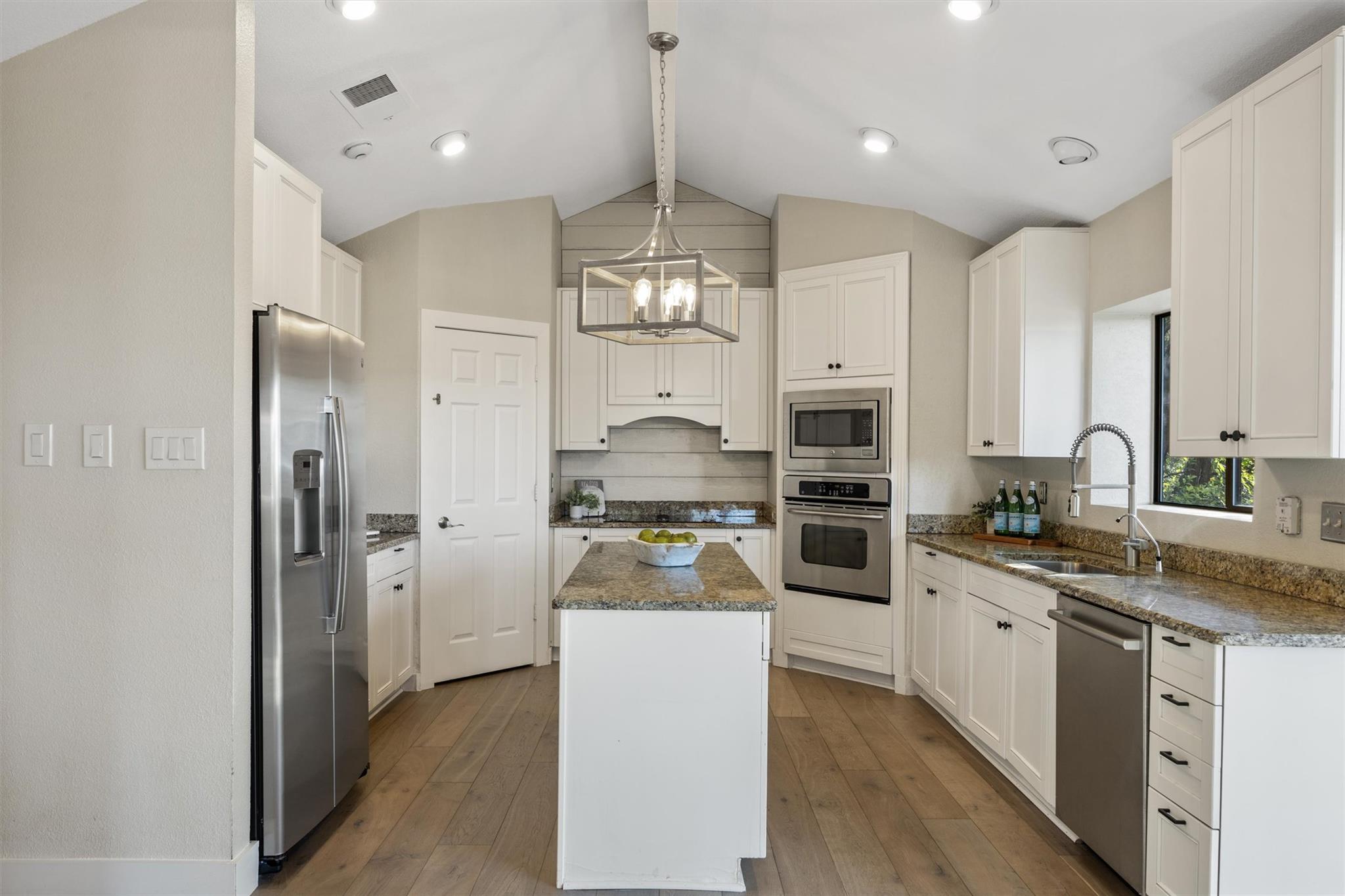 108 Schooner DR, Lakeway