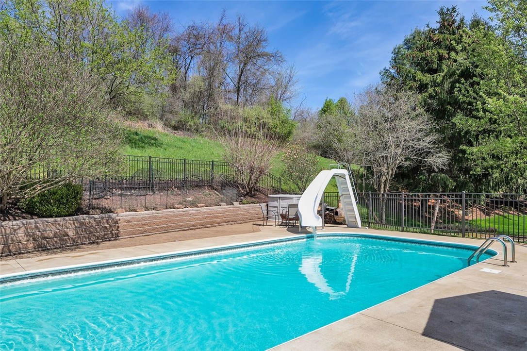 3323 Carriage Circle