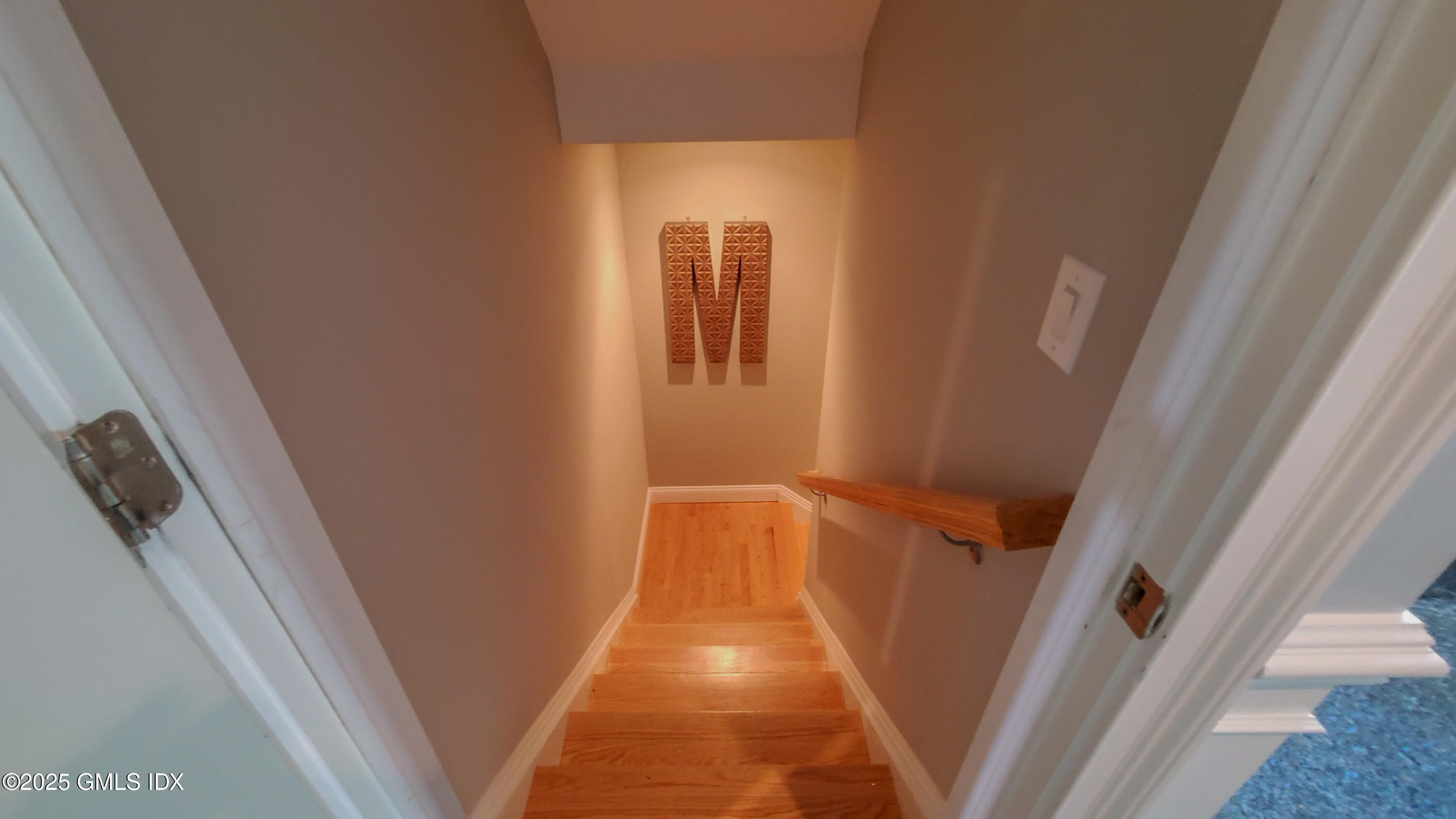 32 Cliff Avenue, 1
