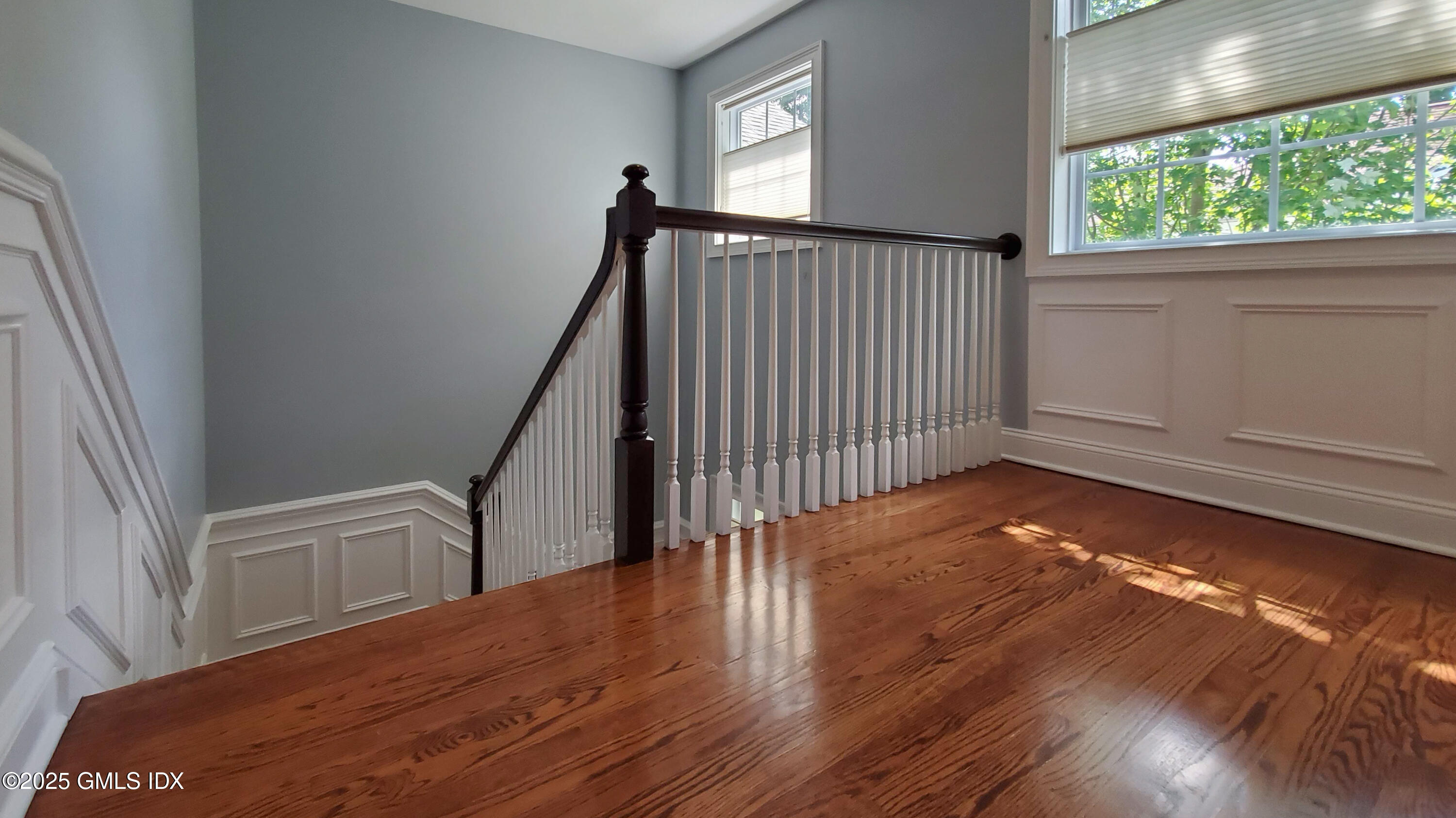 32 Cliff Avenue, 1