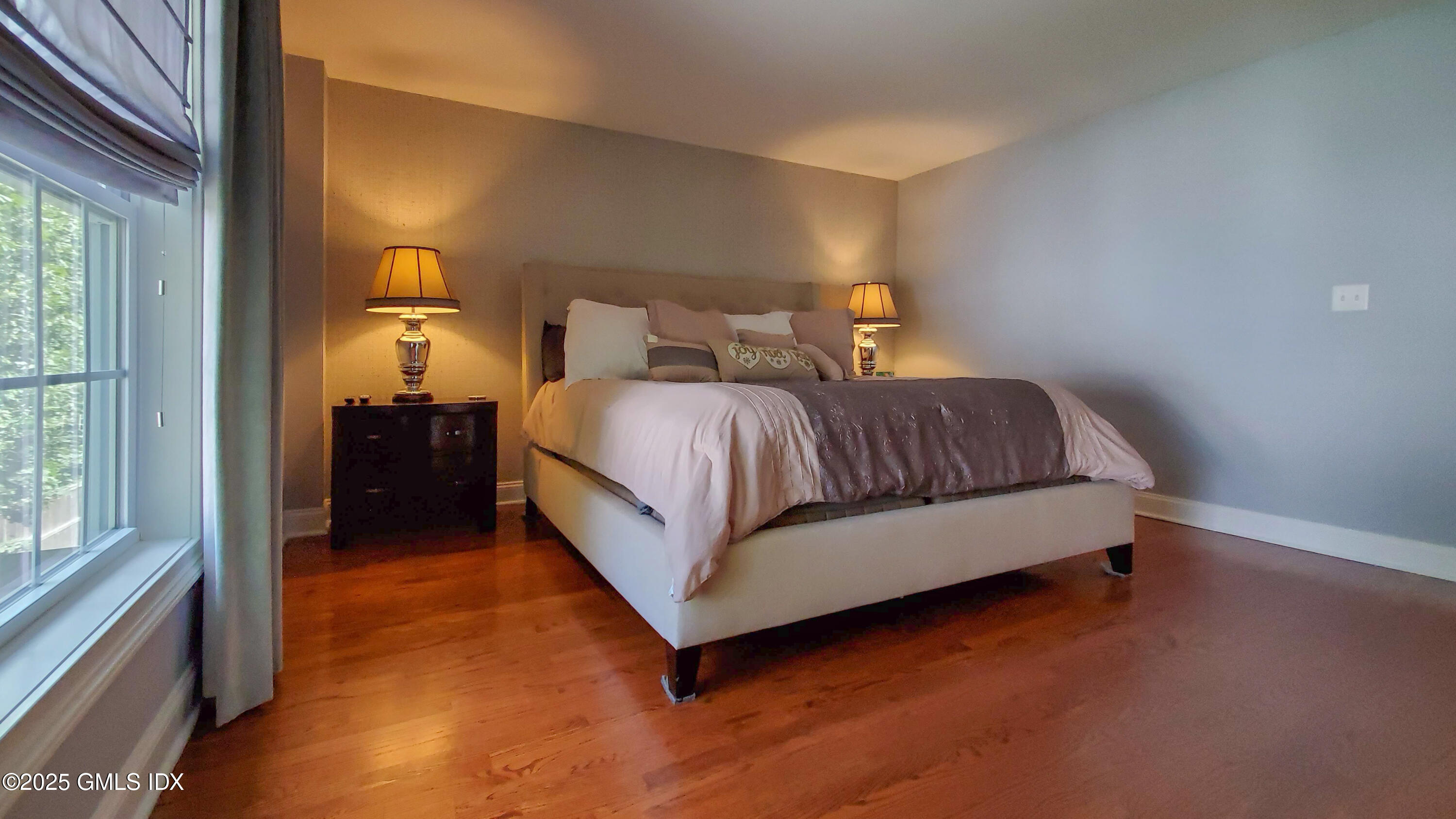 32 Cliff Avenue, 1