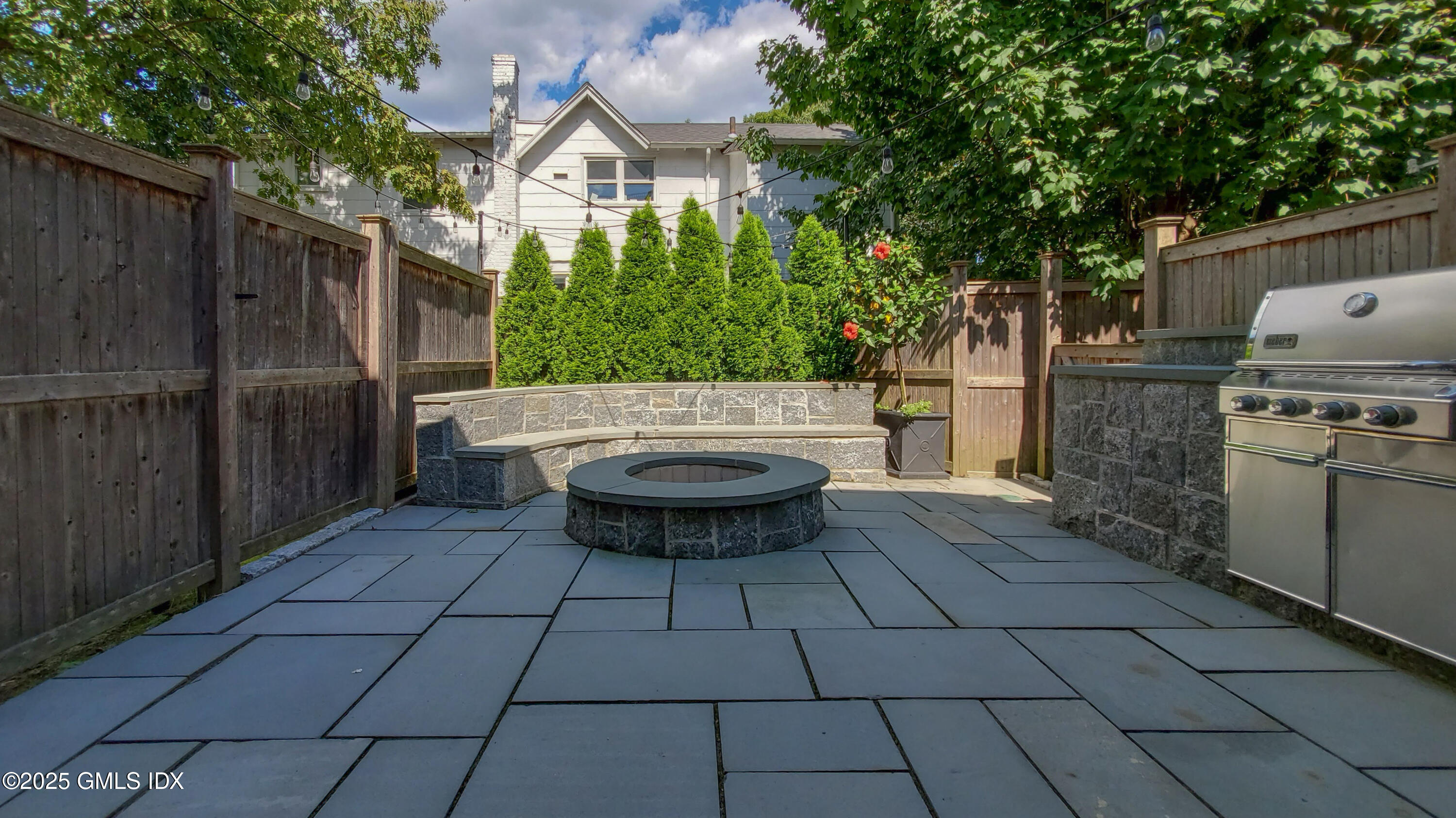32 Cliff Avenue, 1