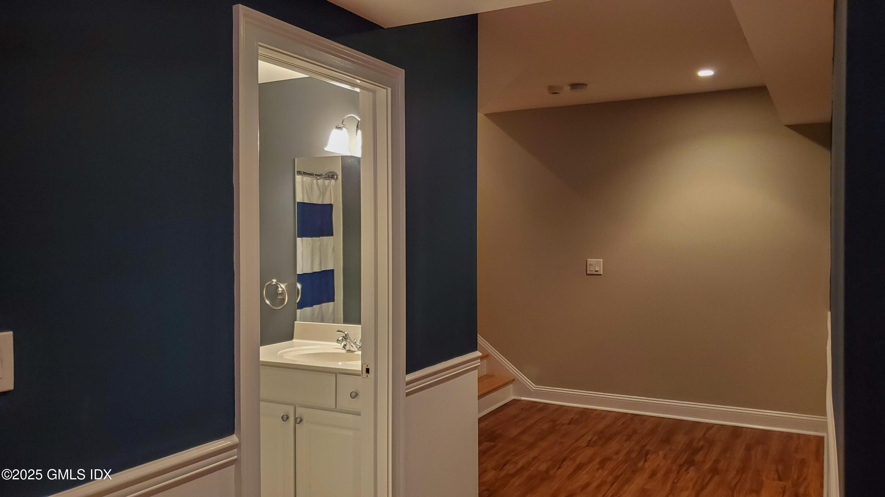32 Cliff Avenue, 1