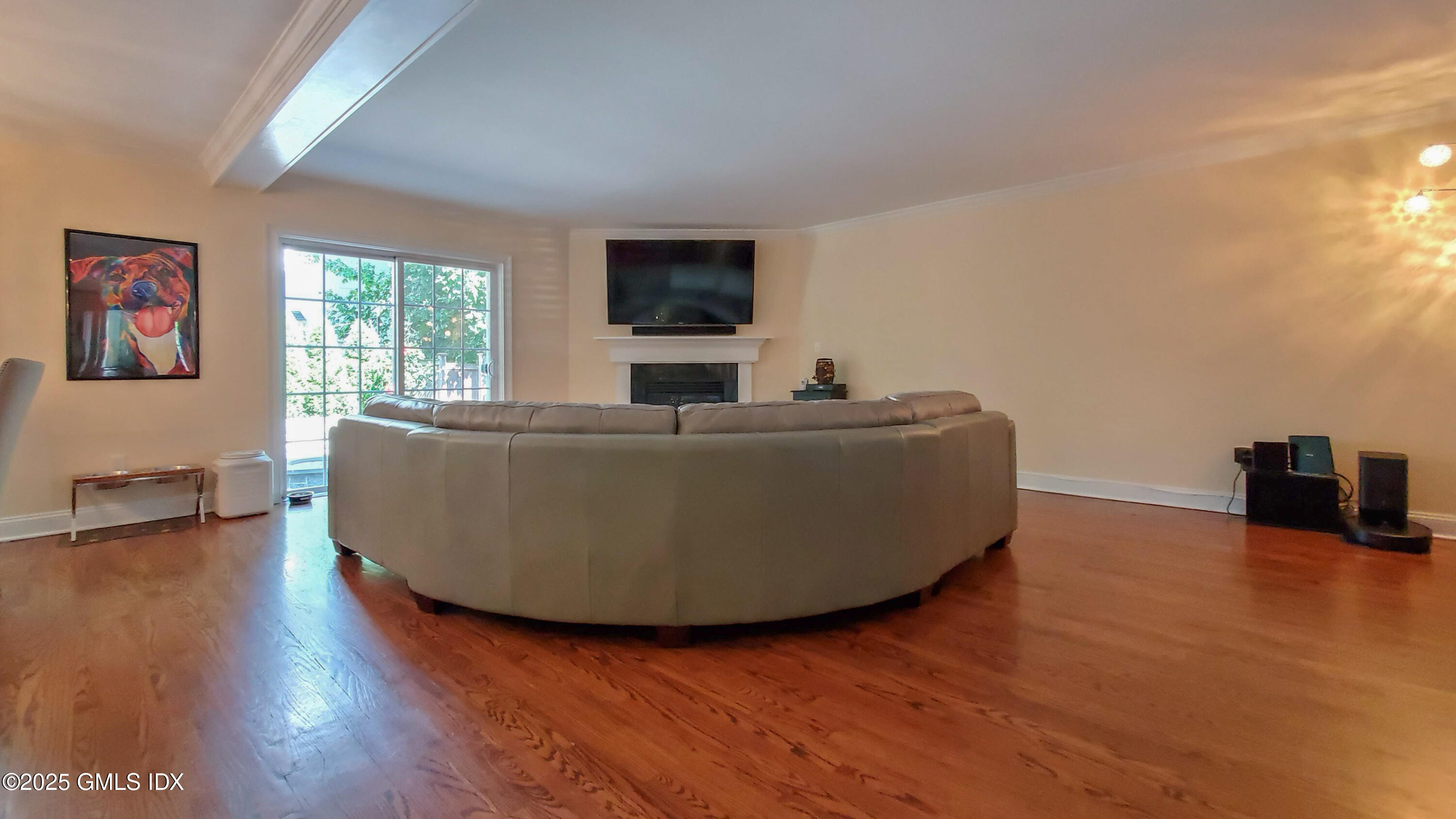 32 Cliff Avenue, 1