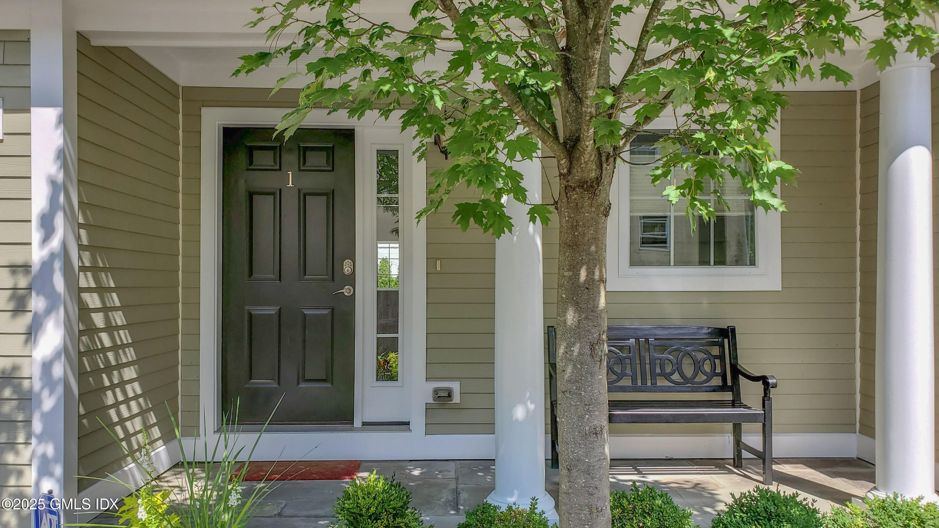 32 Cliff Avenue, 1