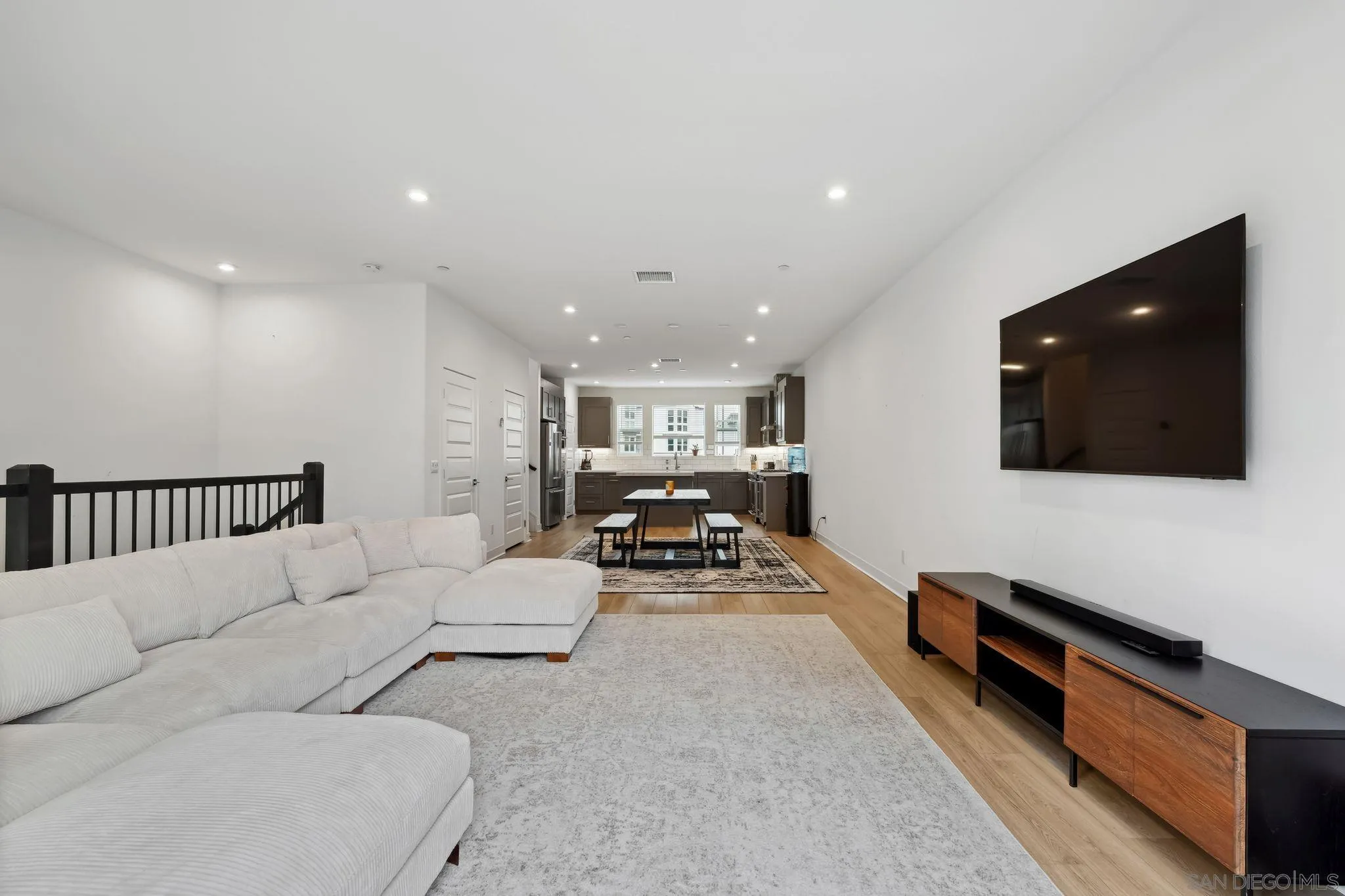 2942 Franklin