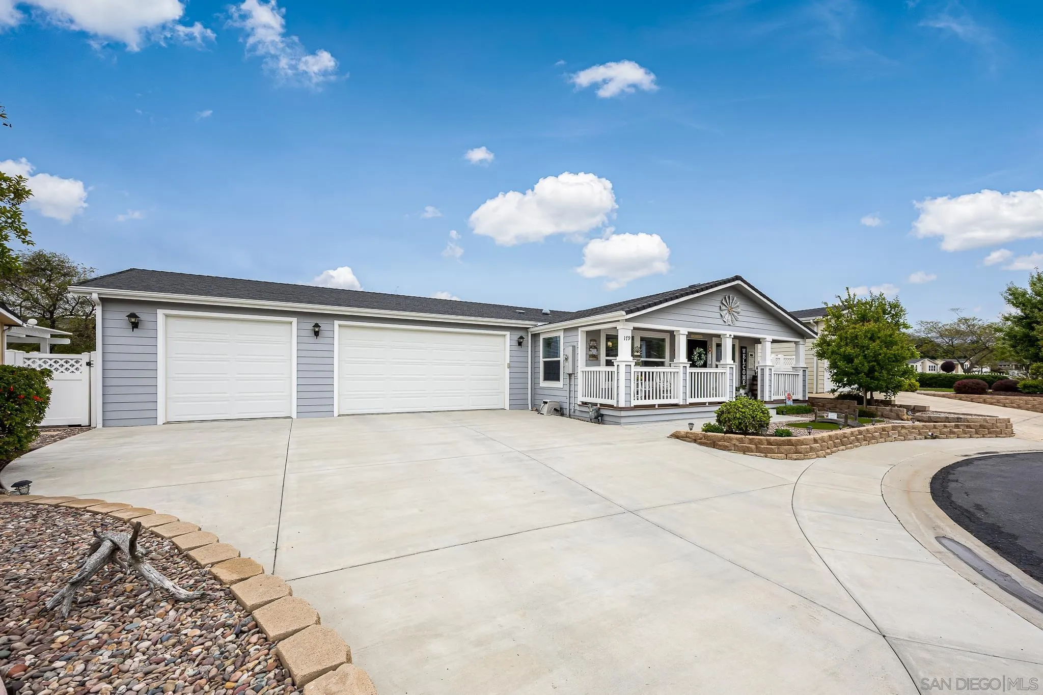 2239 Black Canyon Rd Unit Spc 179