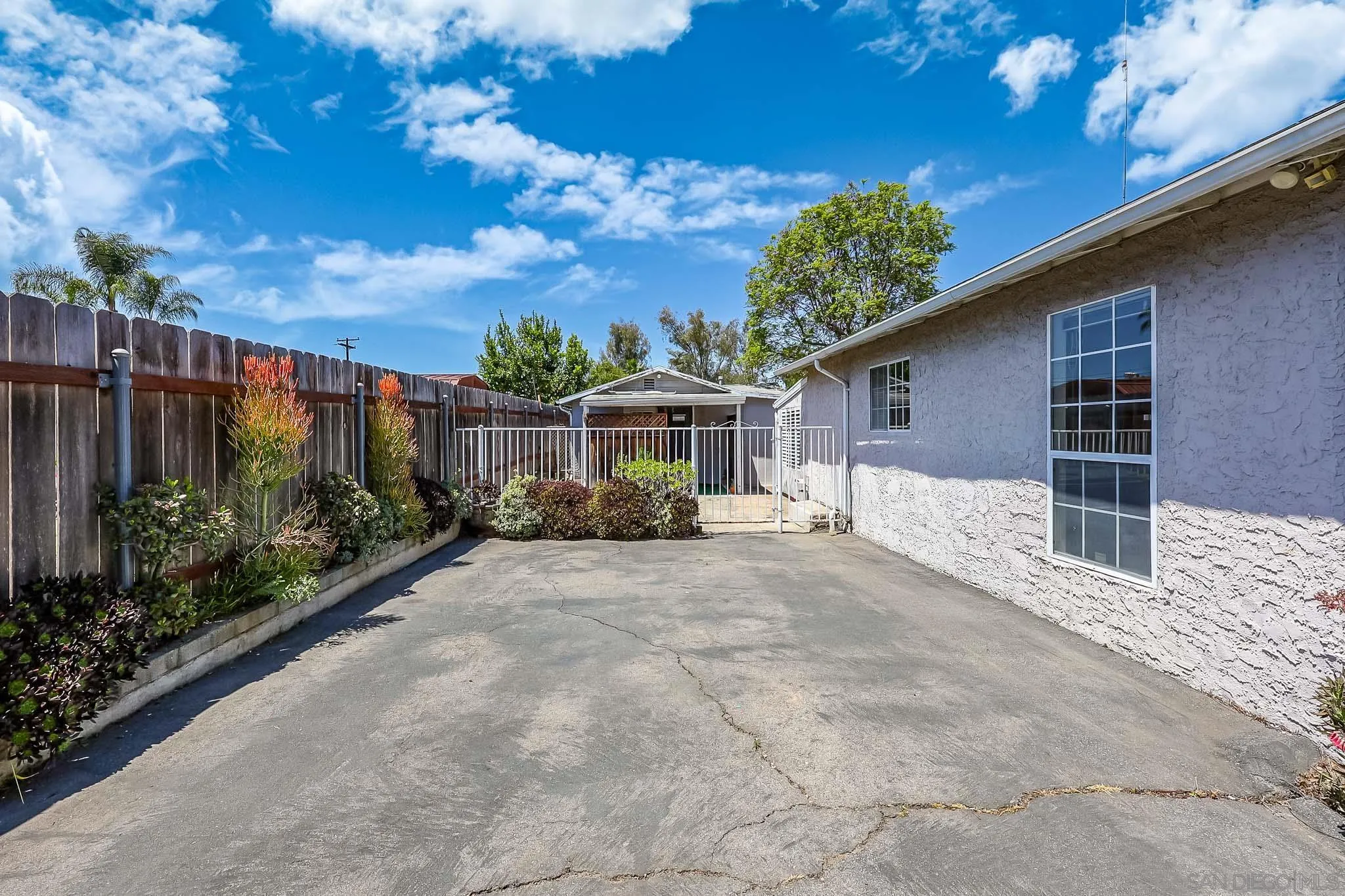 414 E Lincoln Ave