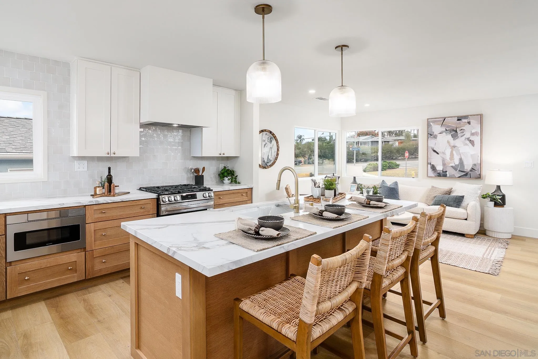 3722 Dixon Pl