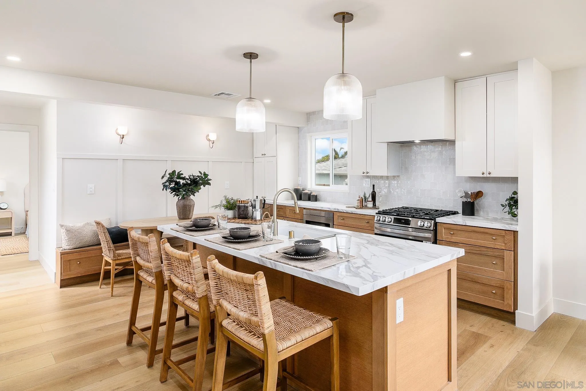 3722 Dixon Pl