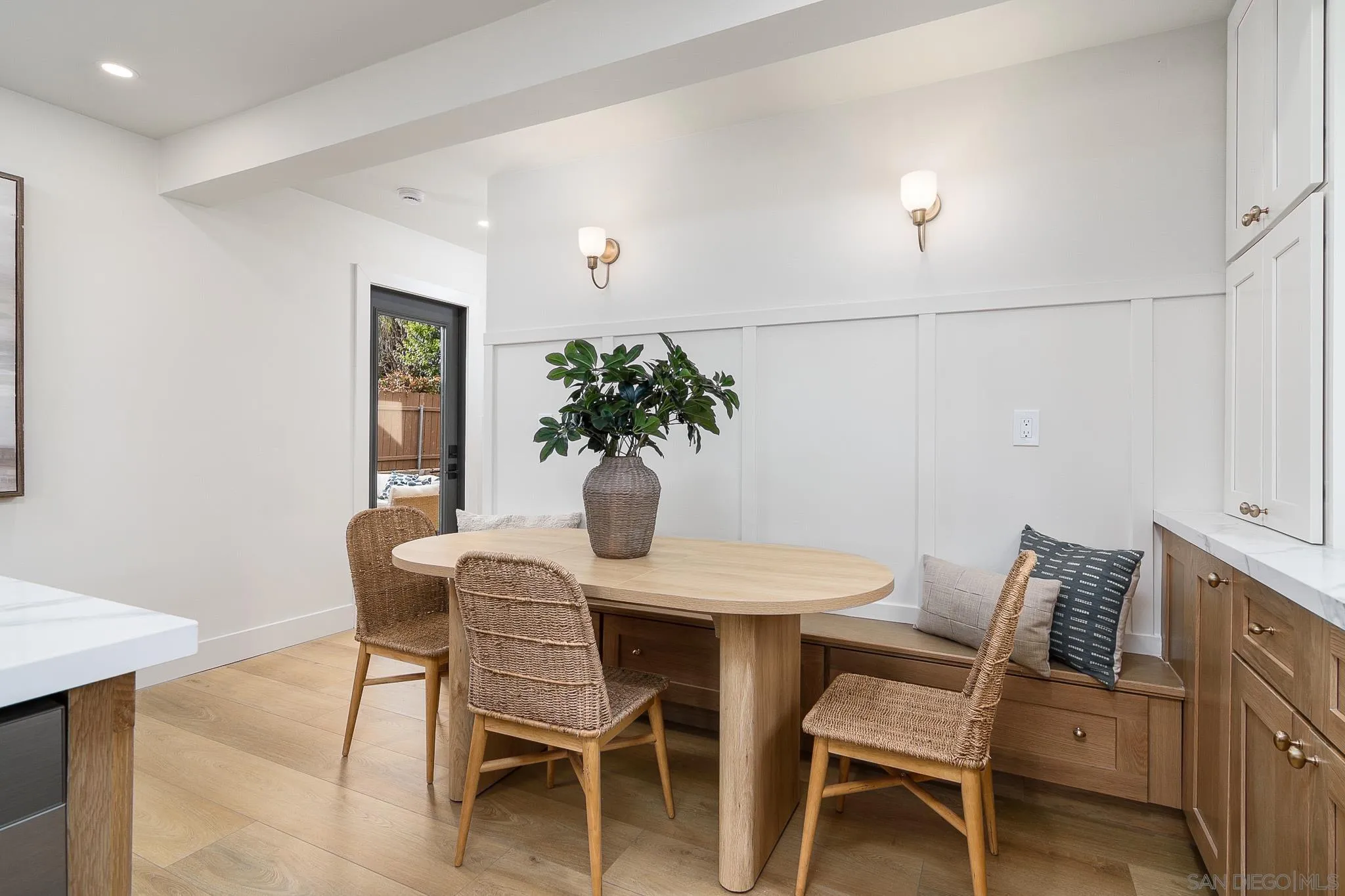 3722 Dixon Pl