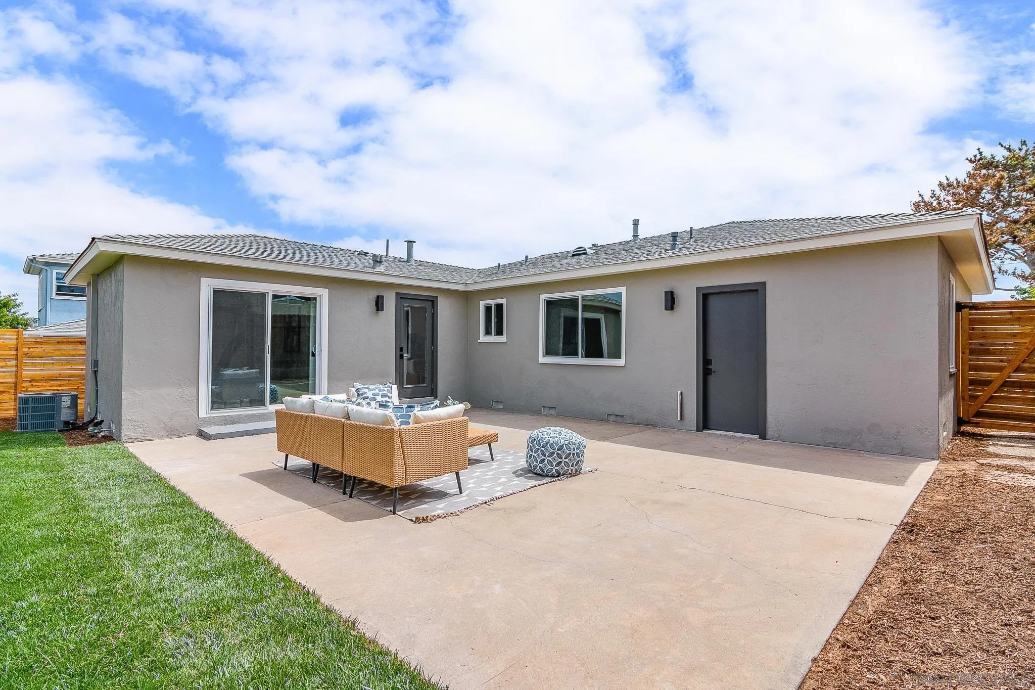 3722 Dixon Pl