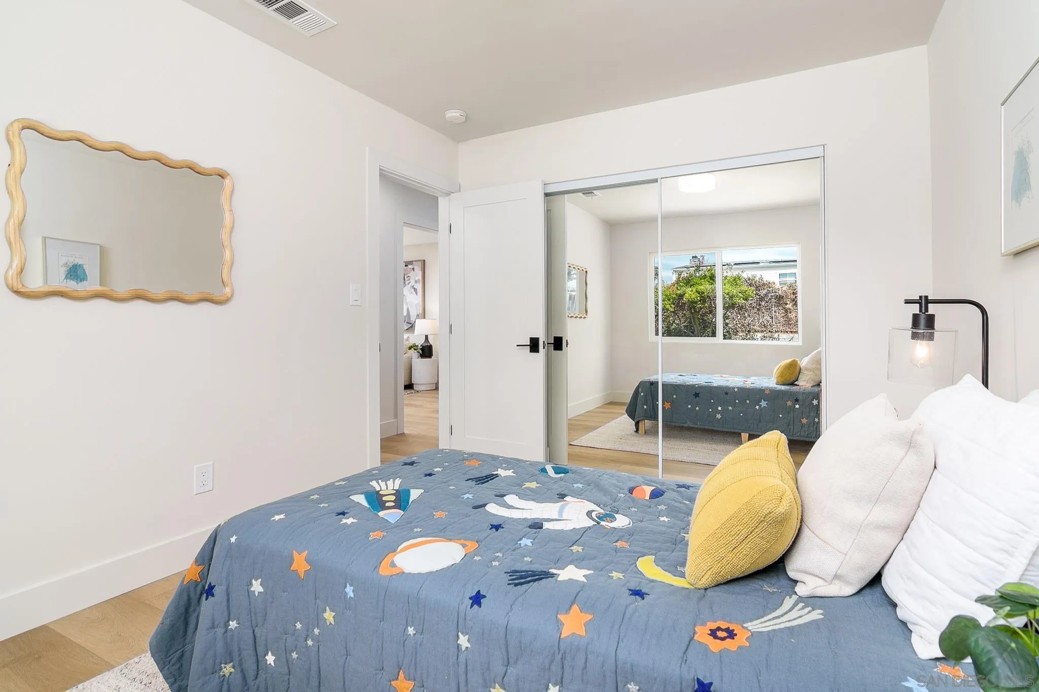 3722 Dixon Pl