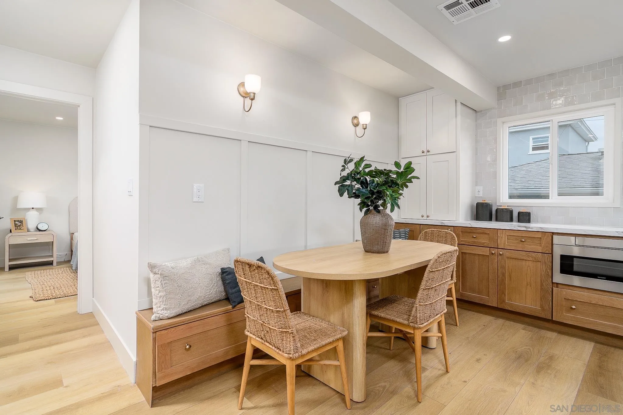 3722 Dixon Pl