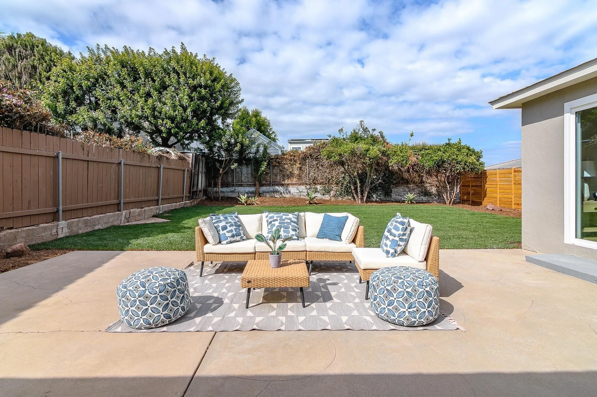 3722 Dixon Pl