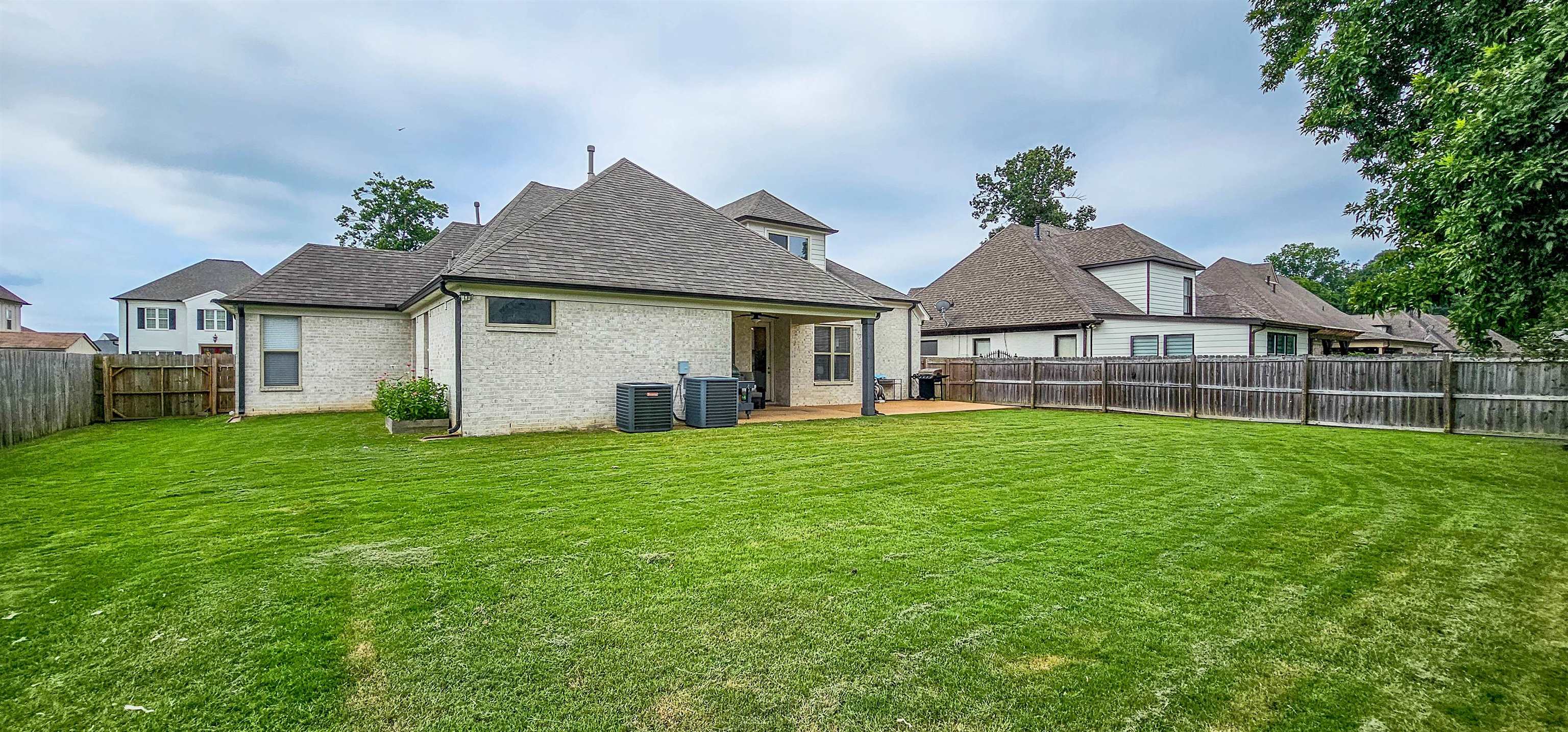 9696 WOODLAND BROOK LN