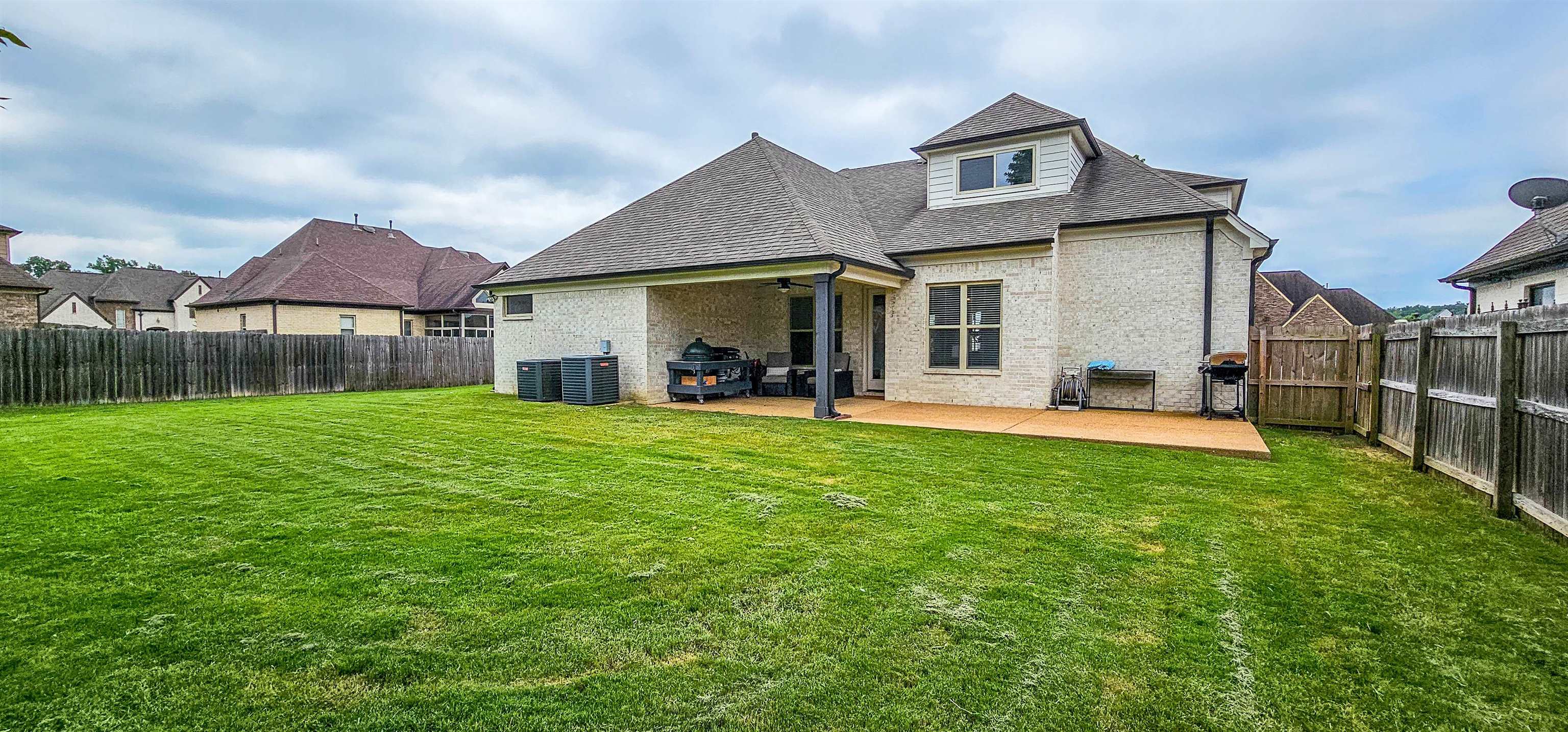 9696 WOODLAND BROOK LN