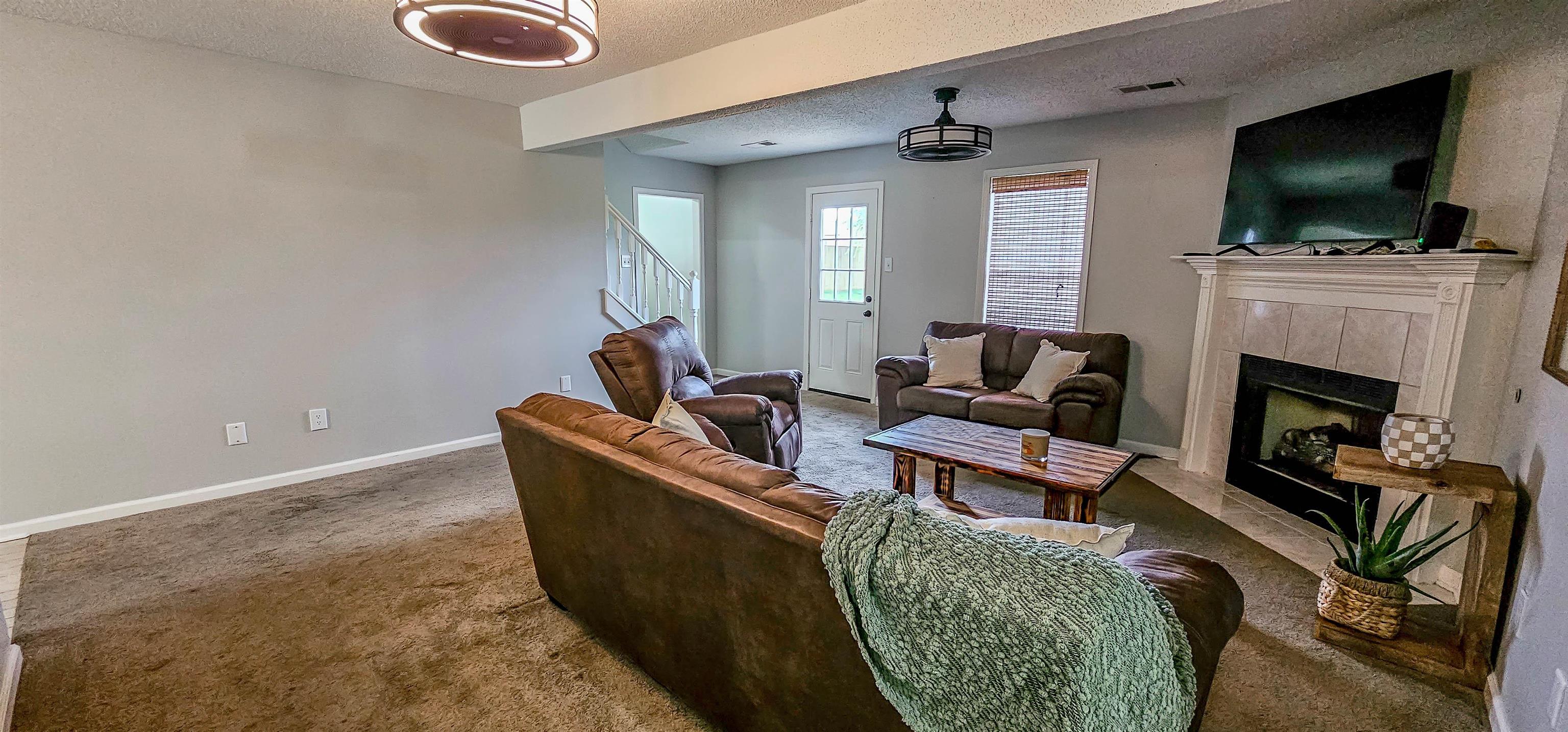 242 ROLLING MEADOW DR