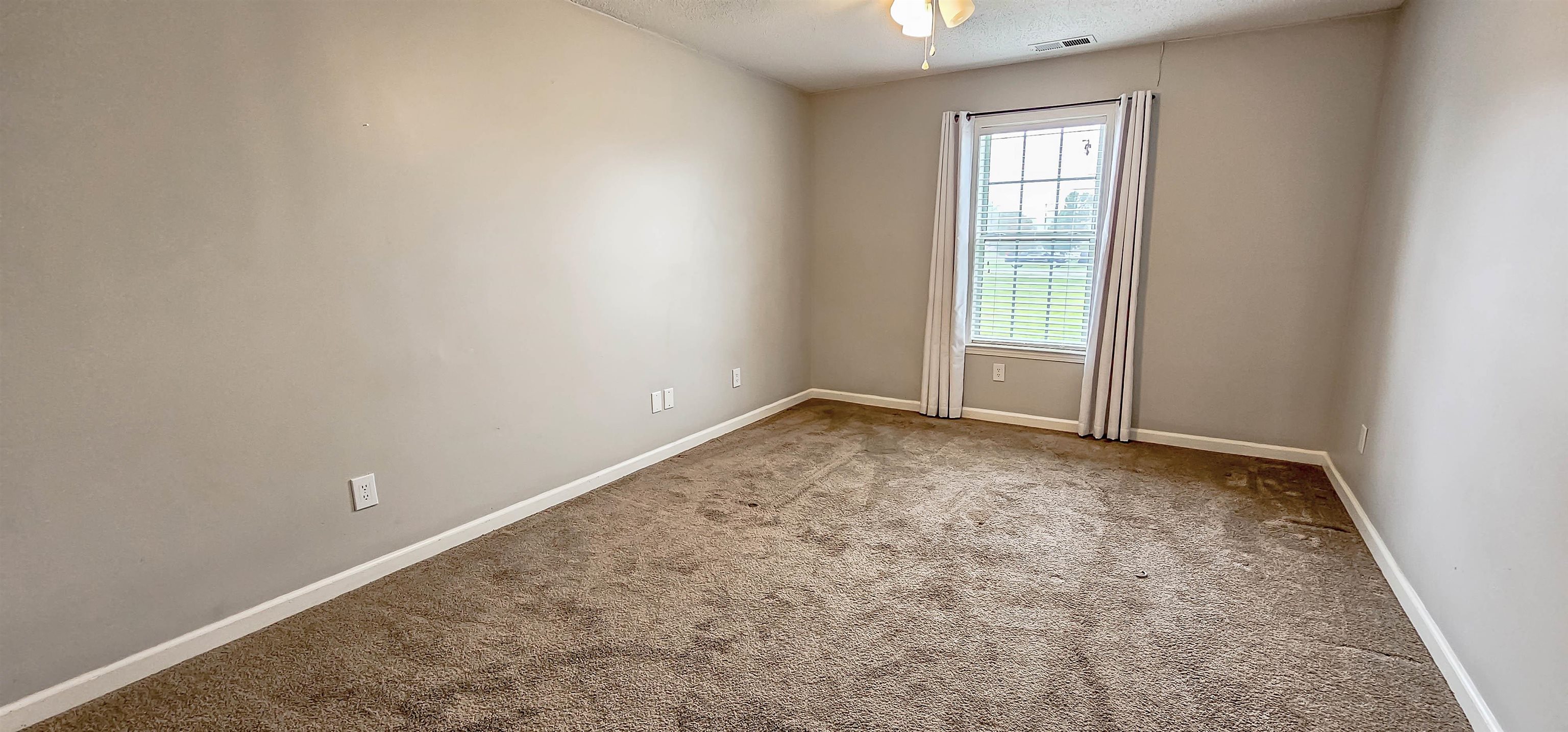 242 ROLLING MEADOW DR