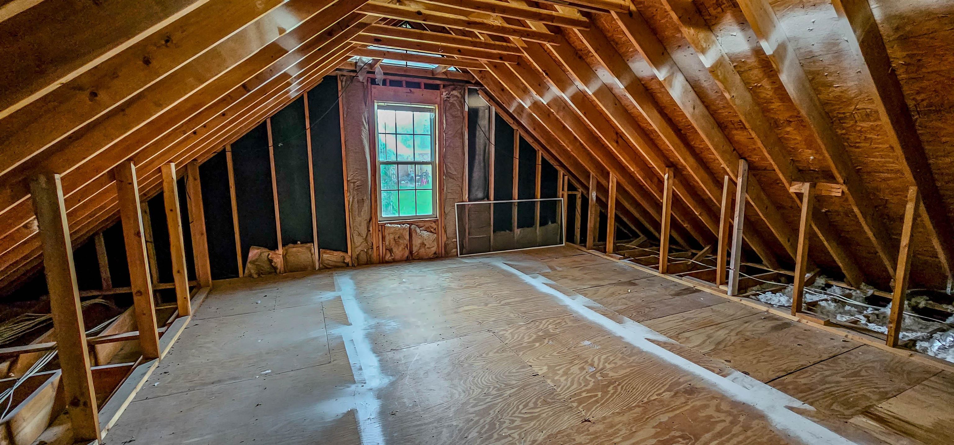 242 ROLLING MEADOW DR