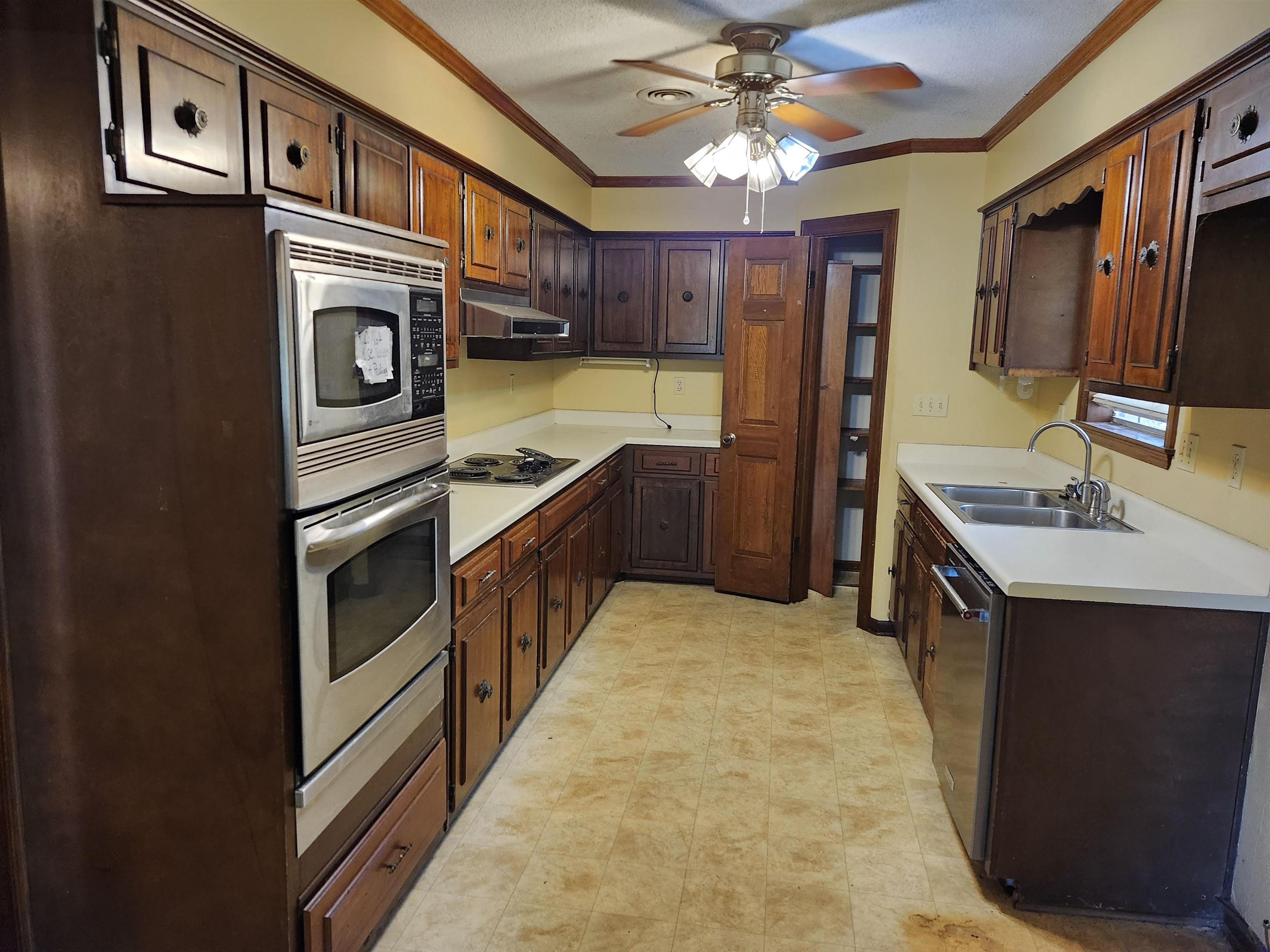 3801 CLUBVIEW DR
